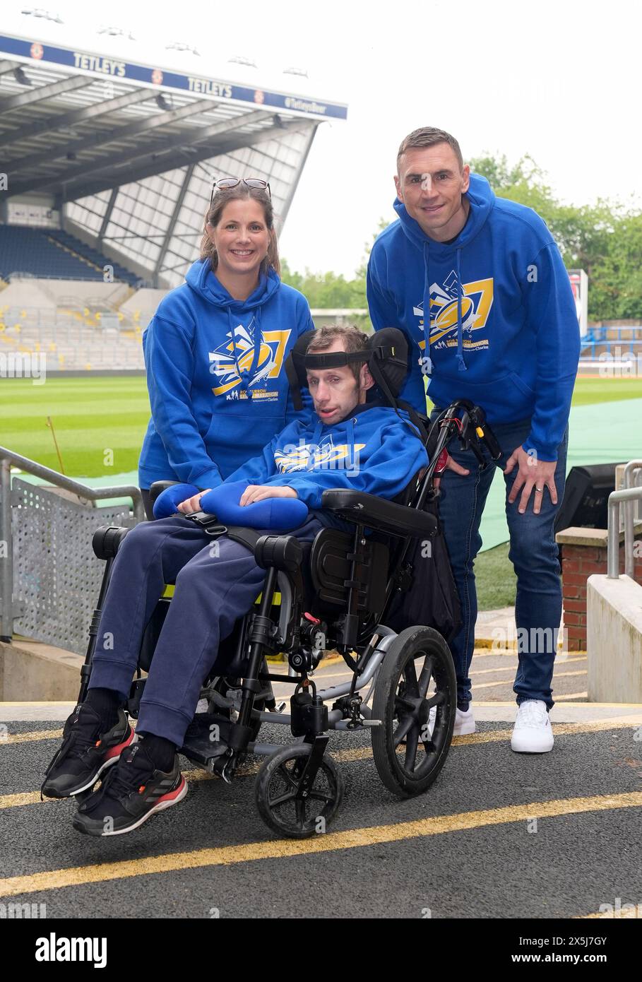 Rob Burrow (au centre) avec sa femme Lindsey Burrow et Kevin Sinfield (à droite) lors d'une conférence téléphonique pour le Marathon Rob Burrow Leeds. Date de la photo : vendredi 10 mai 2024. Banque D'Images