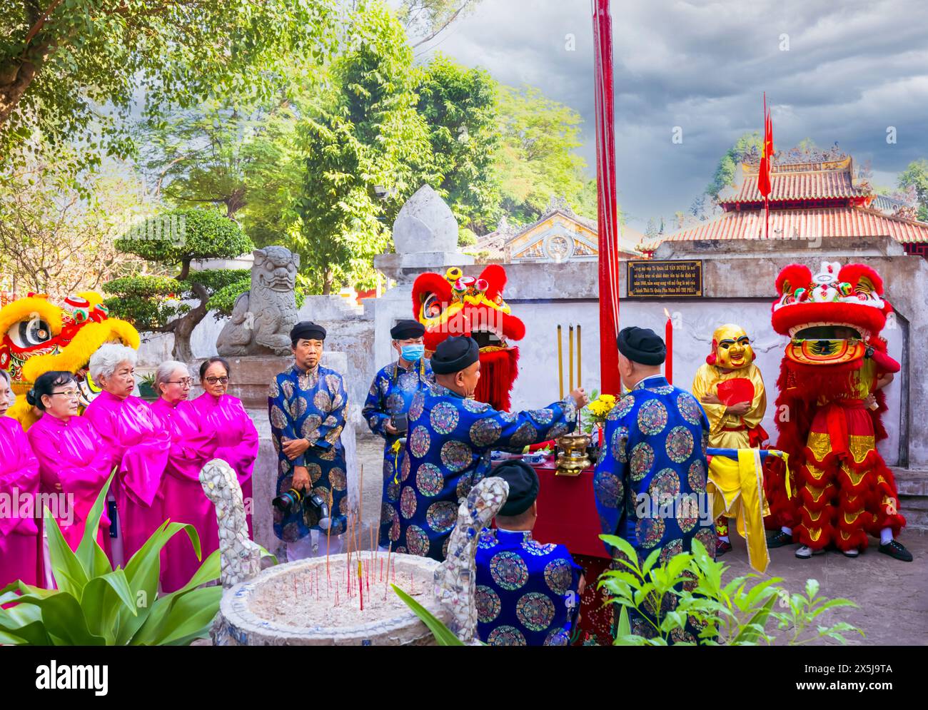 Vietnam. Visiteurs de Ho Chi Minh ville, gouvernement au temple historique célébrant Tet aka nouvel an. (Usage éditorial uniquement) Banque D'Images