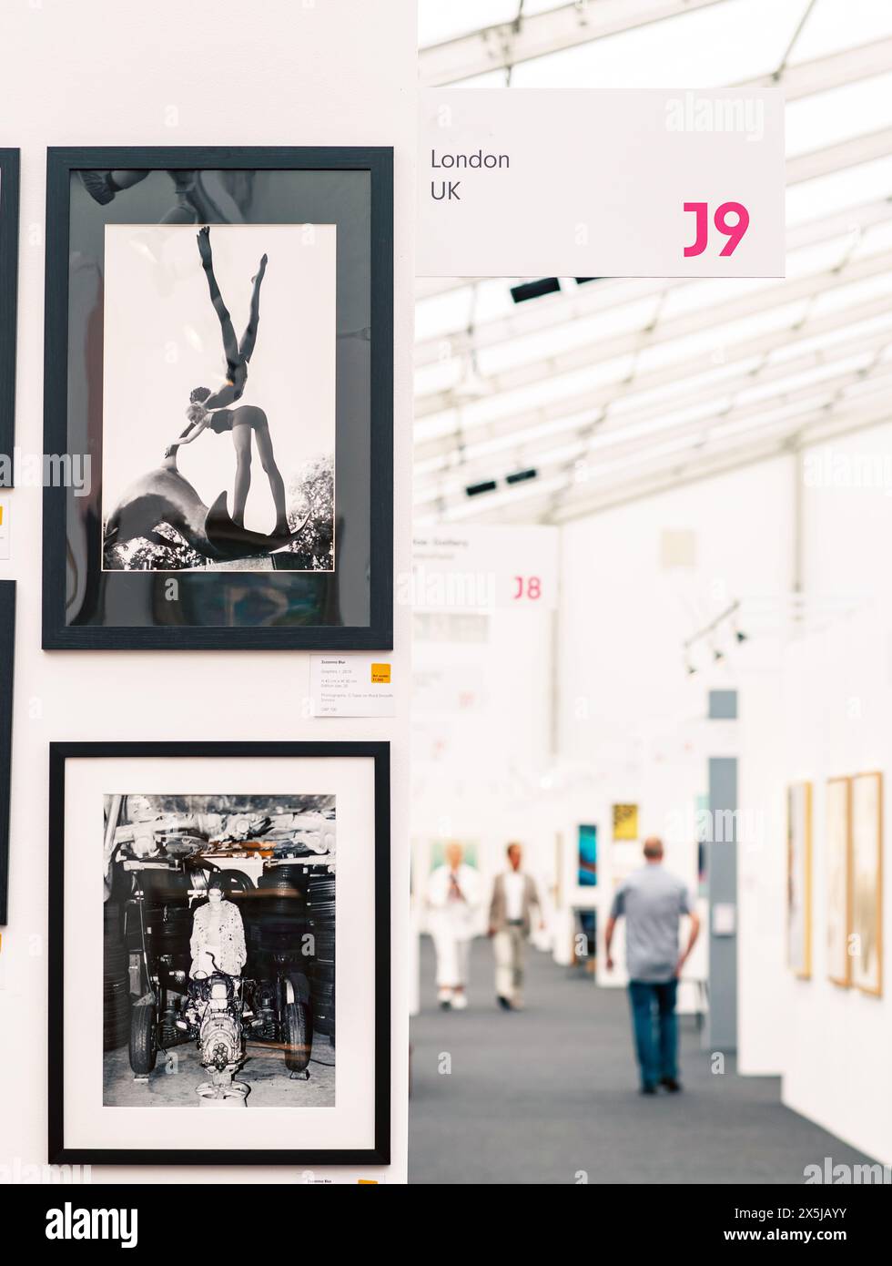 Photographie dans des cadres sur le mur à la foire d'art . Banque D'Images