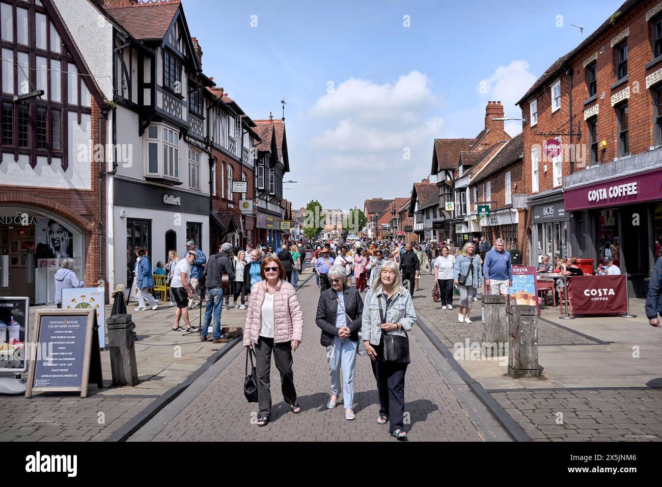Henley Street, Stratford upon Avon touristes le lieu de naissance de William Shakespeare. Centre-ville de Stratford. Angleterre Royaume-Uni. Banque D'Images