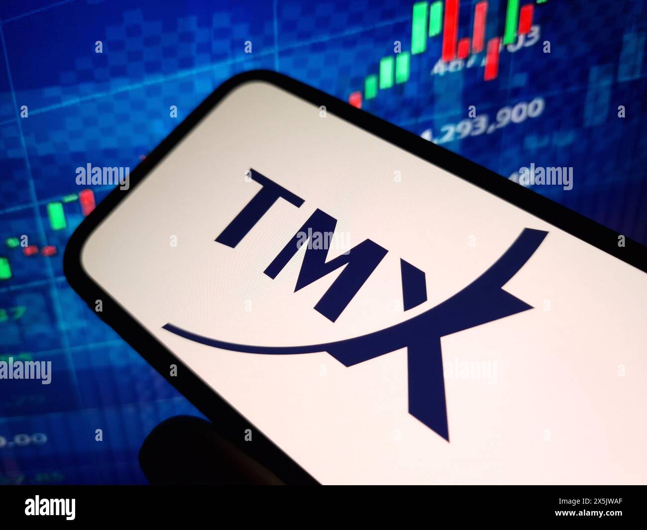 Konskie, Pologne - 05 mai 2024 : logo de la société du Groupe TMX affiché sur le téléphone portable Banque D'Images