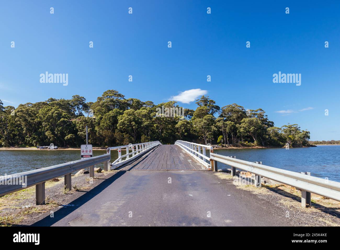 Pont du lac Wallaga et paysage environnant à Bega Shire, Nouvelle-Galles du Sud, Australie Banque D'Images
