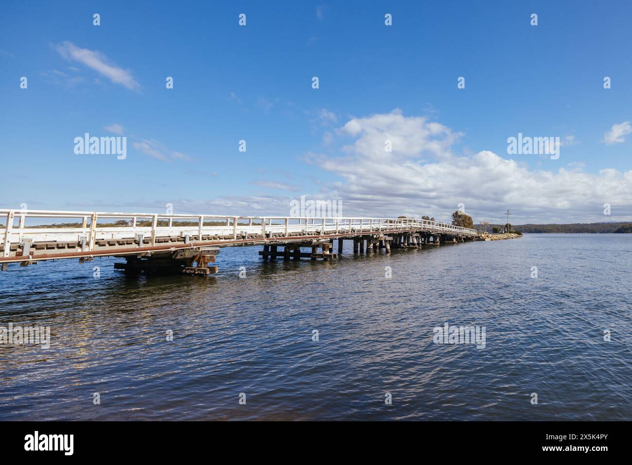 Pont du lac Wallaga et paysage environnant à Bega Shire, Nouvelle-Galles du Sud, Australie Banque D'Images