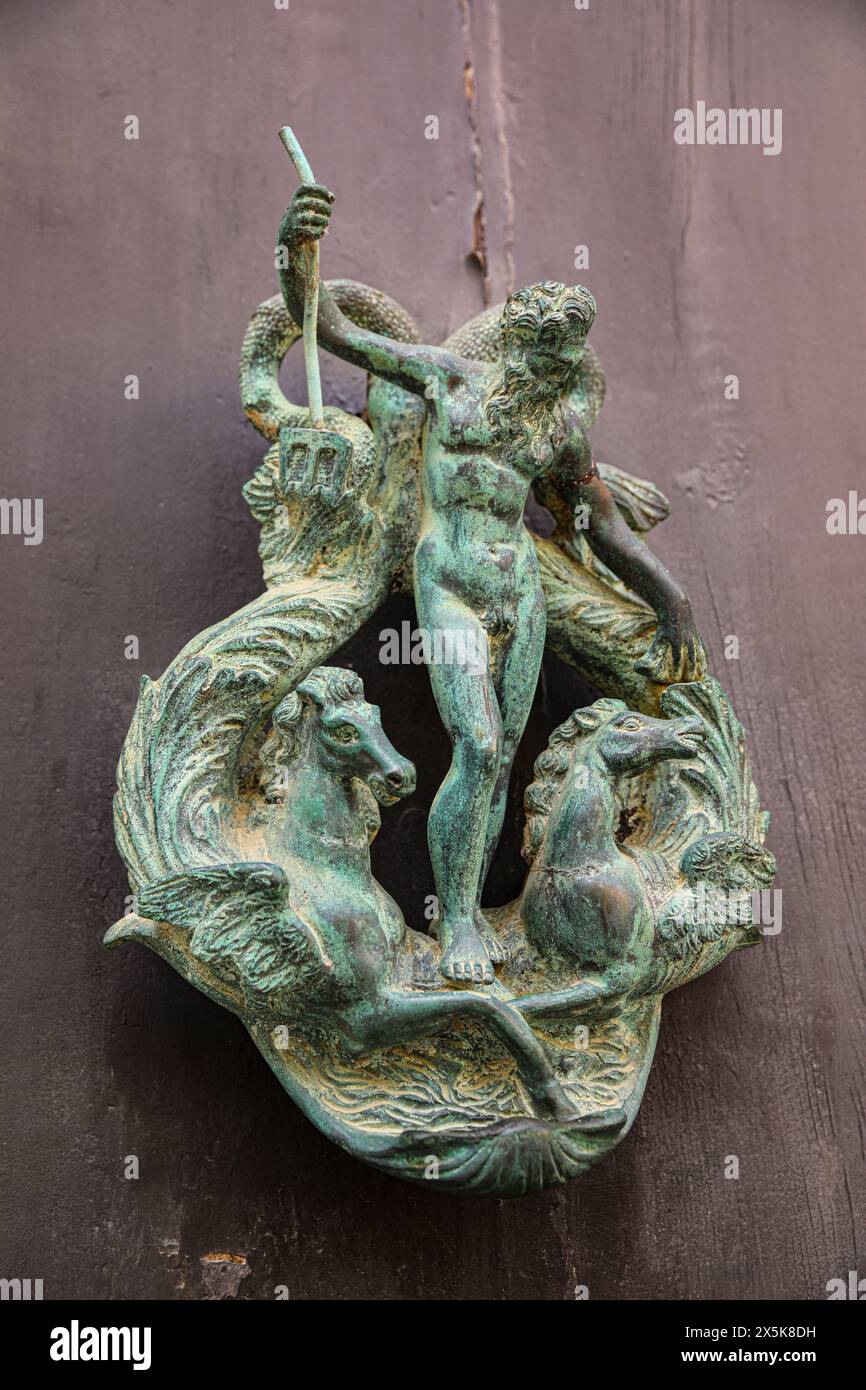 Mdina, Malte. Plaque de bronze avec Neptune et chevaux ailés Banque D'Images