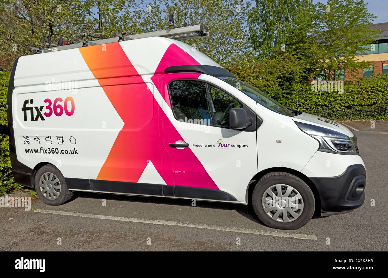 Fourgonnettes FIX360 à votre groupe de logement - Youggle House, Birchwood, Warrington, Cheshire, Angleterre, WA3 7QH Banque D'Images