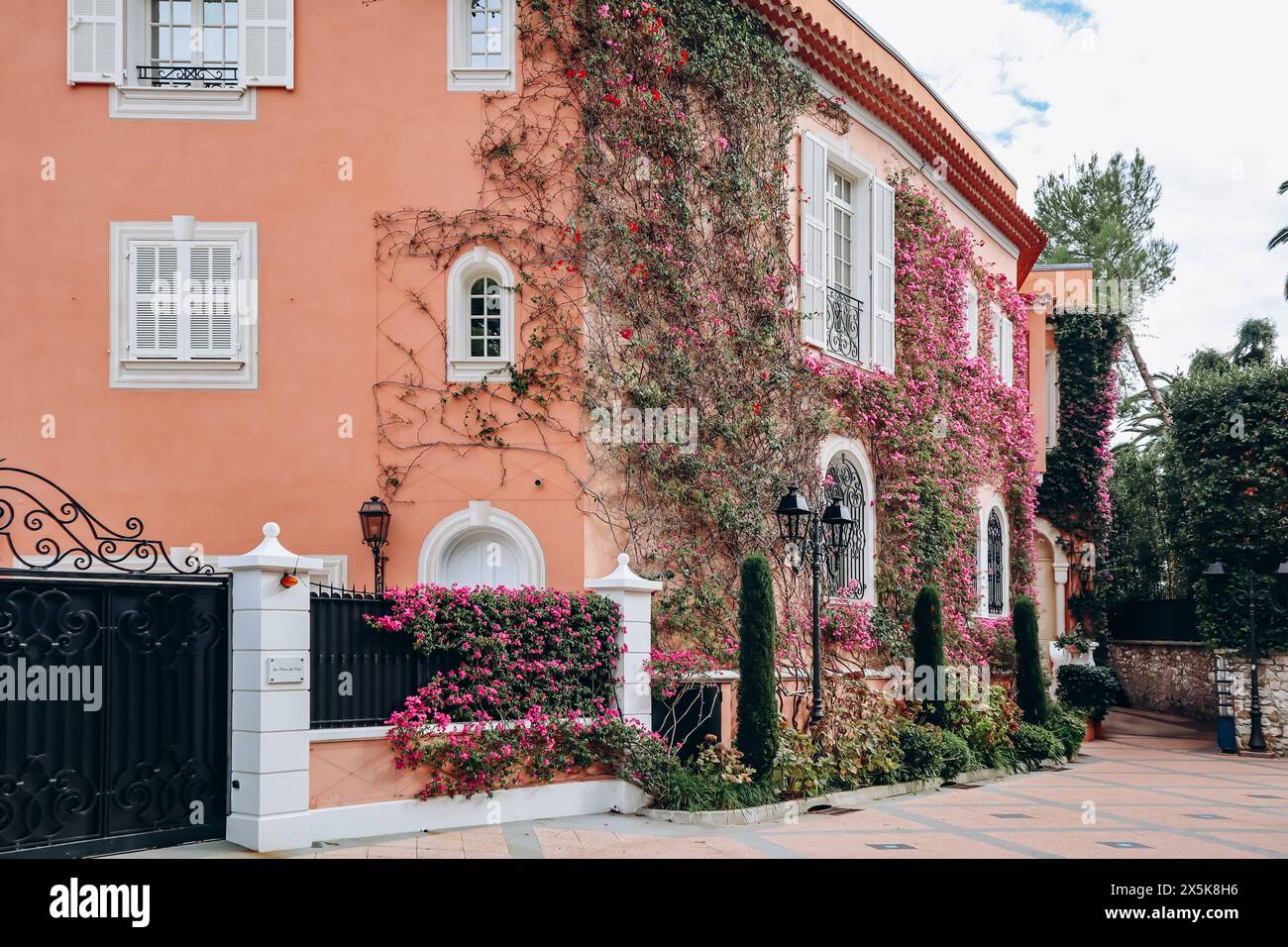 Magnifique bâtiment historique sur la presqu'île de Saint Jean Cap Ferrat, dans le sud de la France Banque D'Images