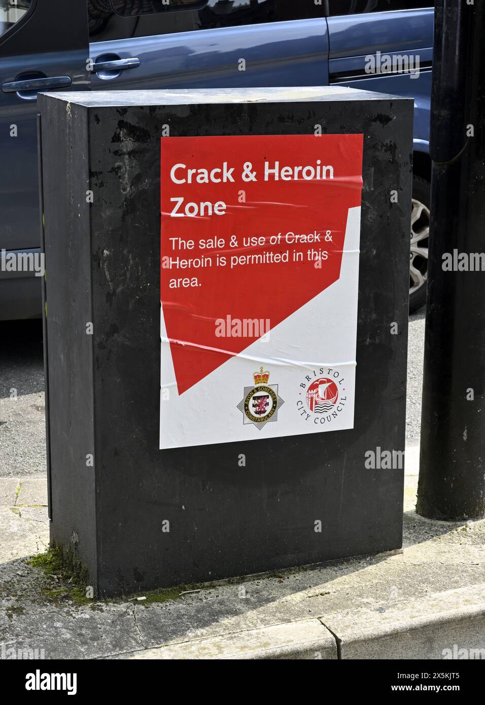 Affiche fausse, bidon, mais réaliste de la zone de drogue dans le centre de Bristol, Royaume-Uni. Affiche de la zone du crack et de l'héroïne Banque D'Images