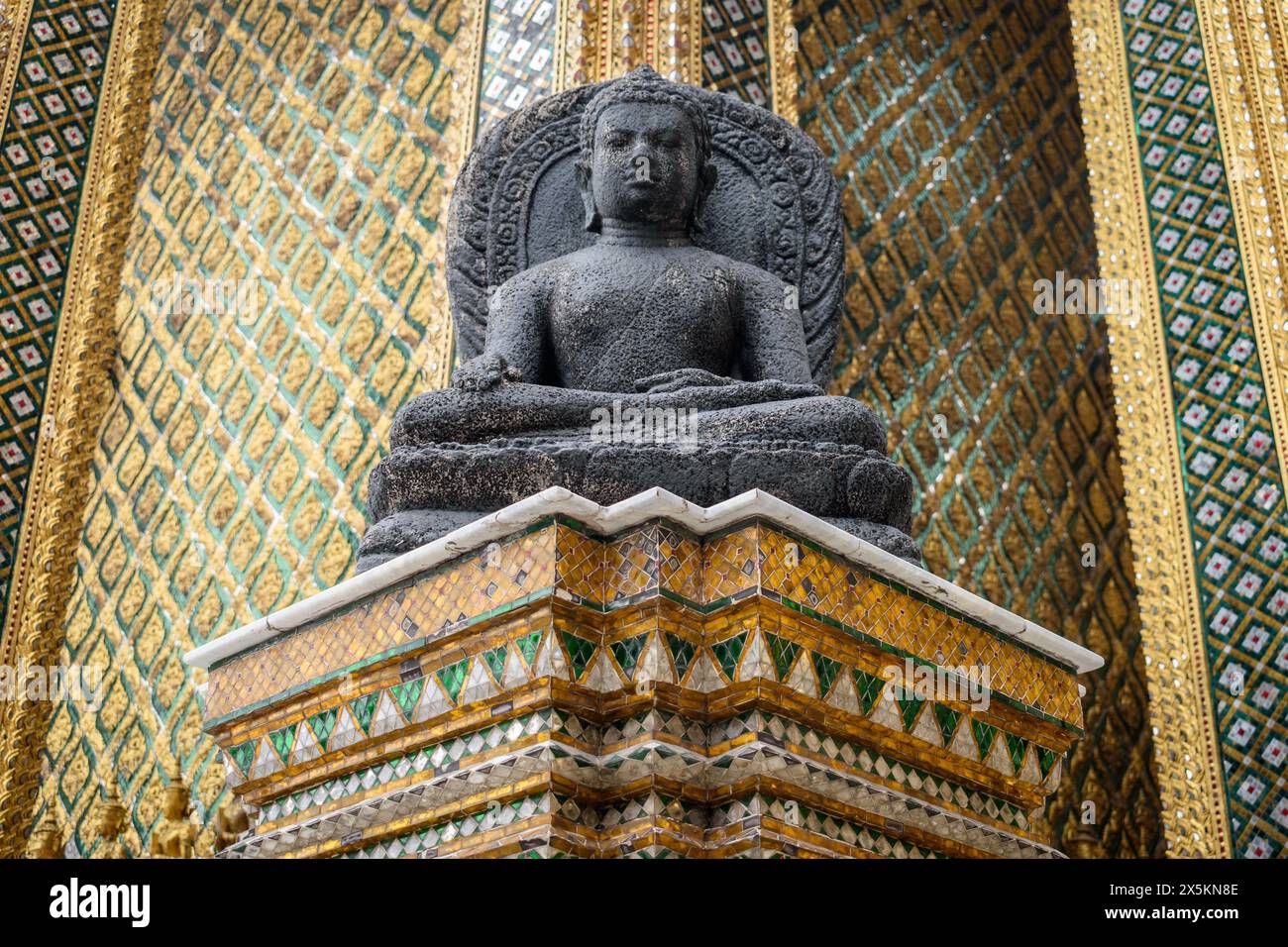 Statue de Bouddha à Wat Phra Kaew. Banque D'Images