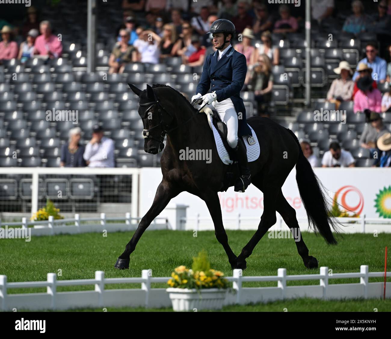 Badminton Estate, Gloucestershire, Royaume-Uni. 10 mai 2024. 2024 MARS Badminton Horse Trials jour 3 ; Francis Whittington (GBR) Riding DHI PURPLE RAIN pendant le dressage le jour 3 crédit : action plus Sports/Alamy Live News Banque D'Images