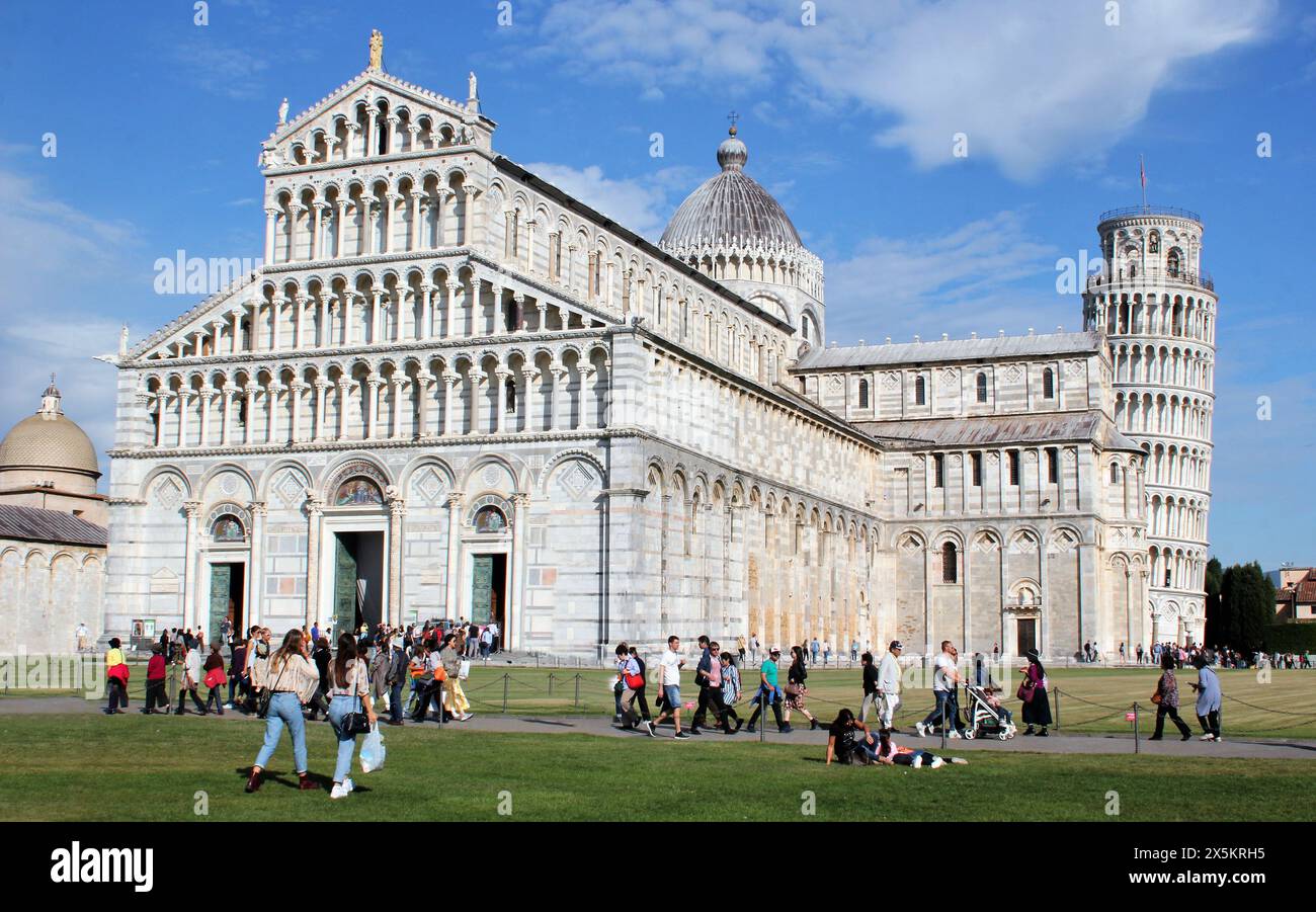 Images extérieures du complexe monumental de la cathédrale, du baptistère et de la tour de Pise en Toscane, Italie Banque D'Images
