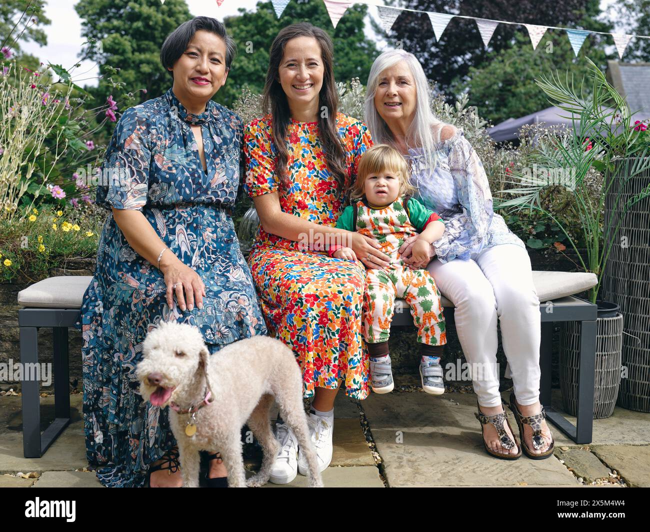 Portrait de famille multi-génération avec bébé garçon Banque D'Images