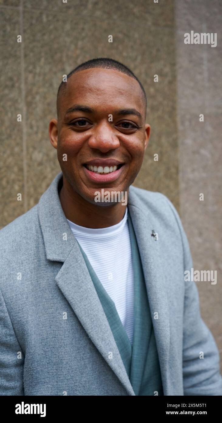 Portrait d'homme mi-adulte en tenue d'affaires Banque D'Images