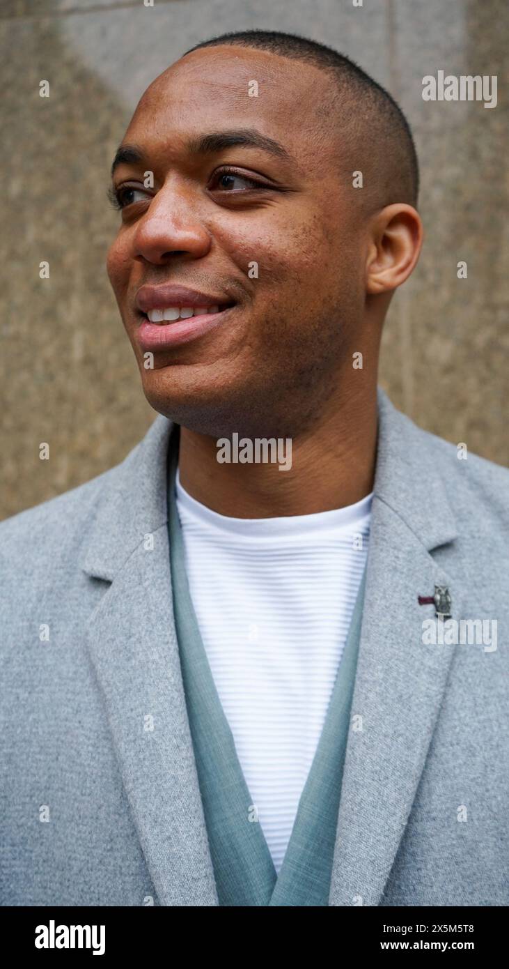 Portrait d'homme mi-adulte en tenue d'affaires Banque D'Images