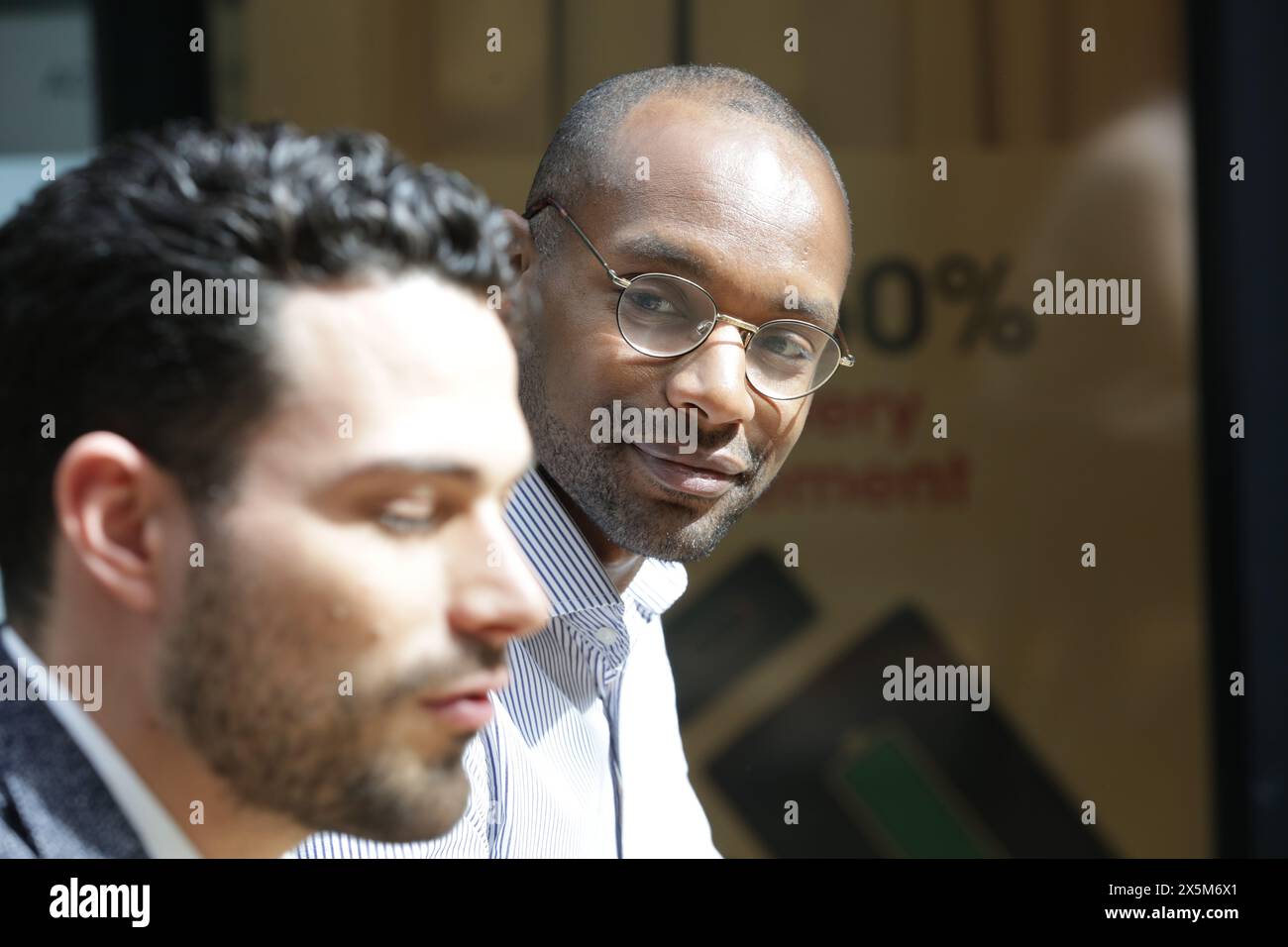 Hommes d'affaires à Banque D'Images