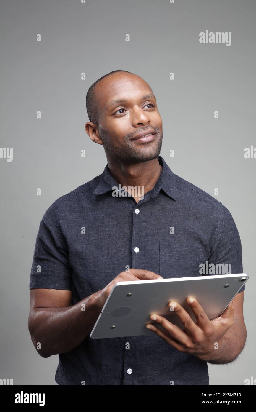 Businessman using digital tablet Banque D'Images