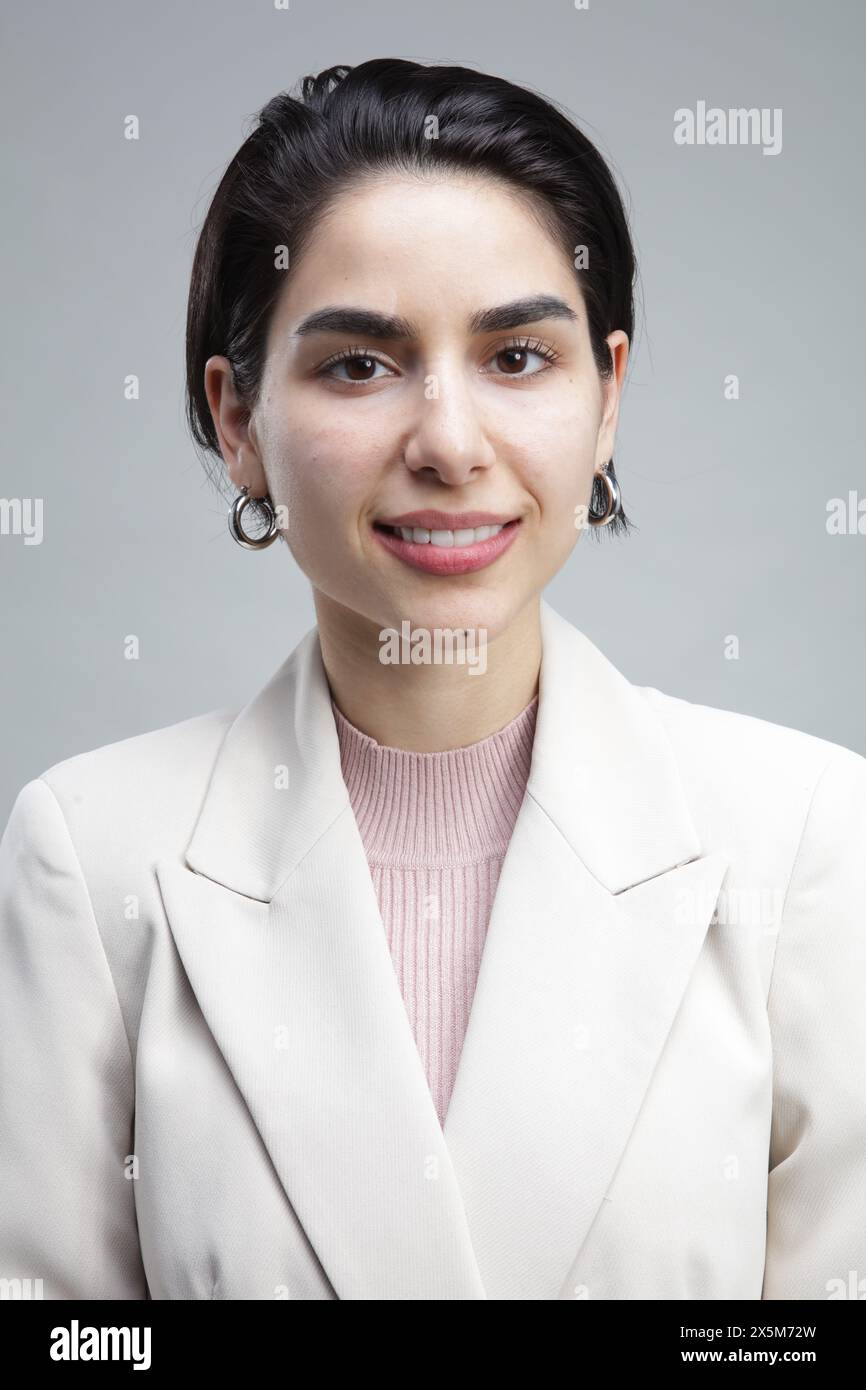Portrait of smiling young woman Banque D'Images