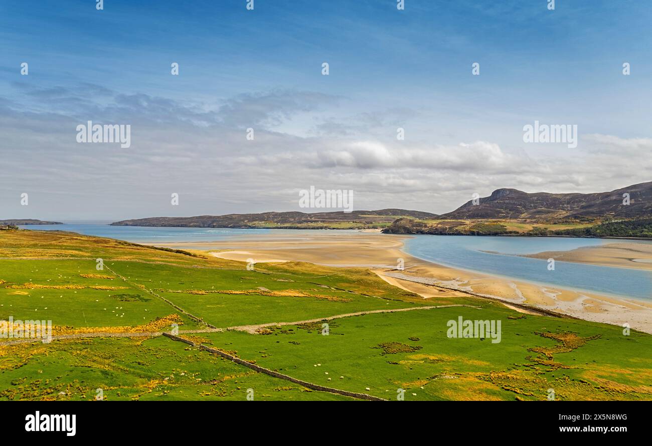 Kyle of Tongue Sutherland Écosse vue sur les plages de sable à marée basse au printemps vers la mer ouverte et la baie Banque D'Images