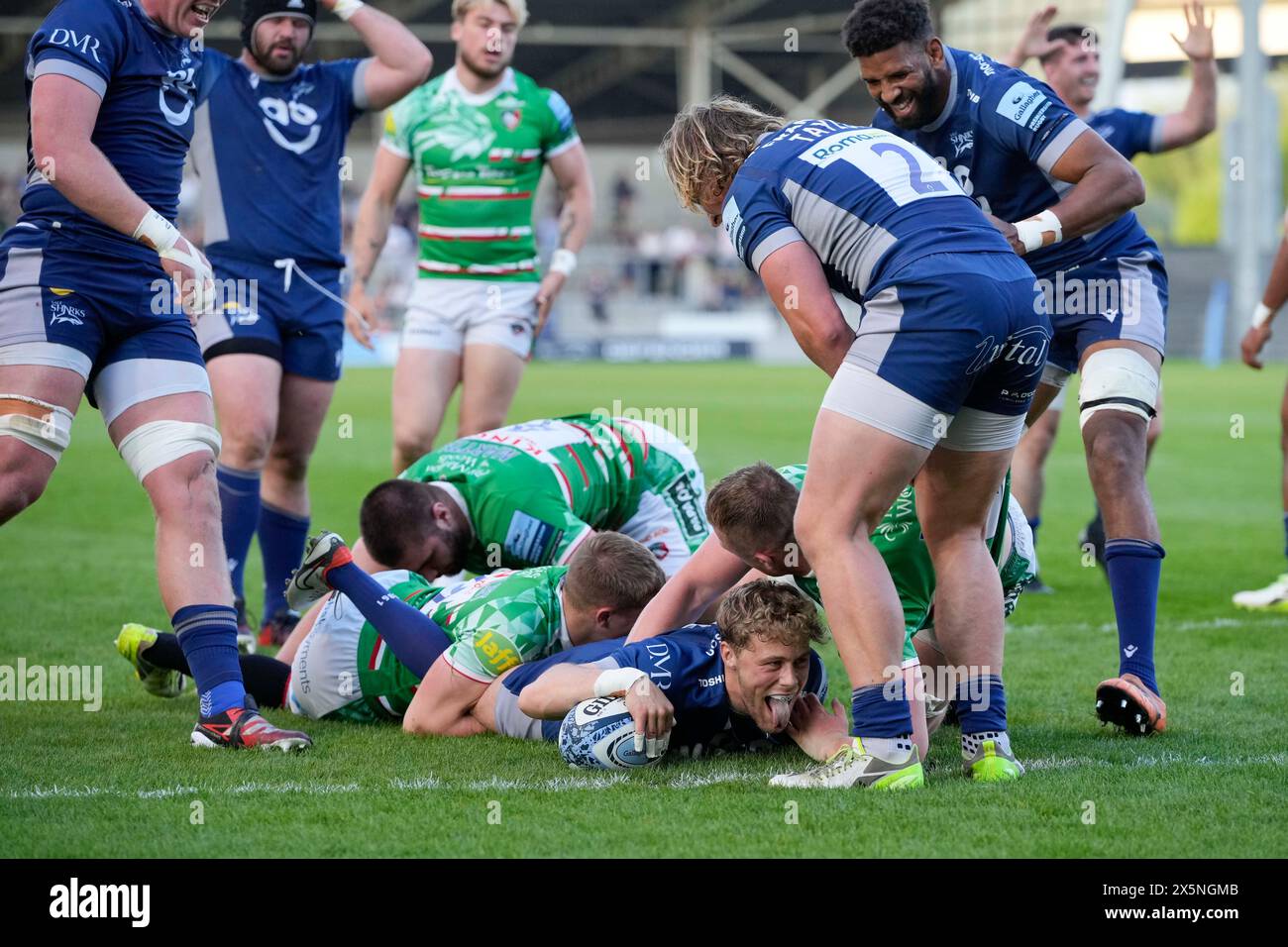 Solde Sharks Scrum-Half Gus Warr réagit après avoir marqué un essai lors du match Gallagher Premiership match Sale Sharks vs Leicester Tigers au Salford Community Stadium, Eccles, Royaume-Uni, 10 mai 2024 (photo par Steve Flynn/News images) Banque D'Images