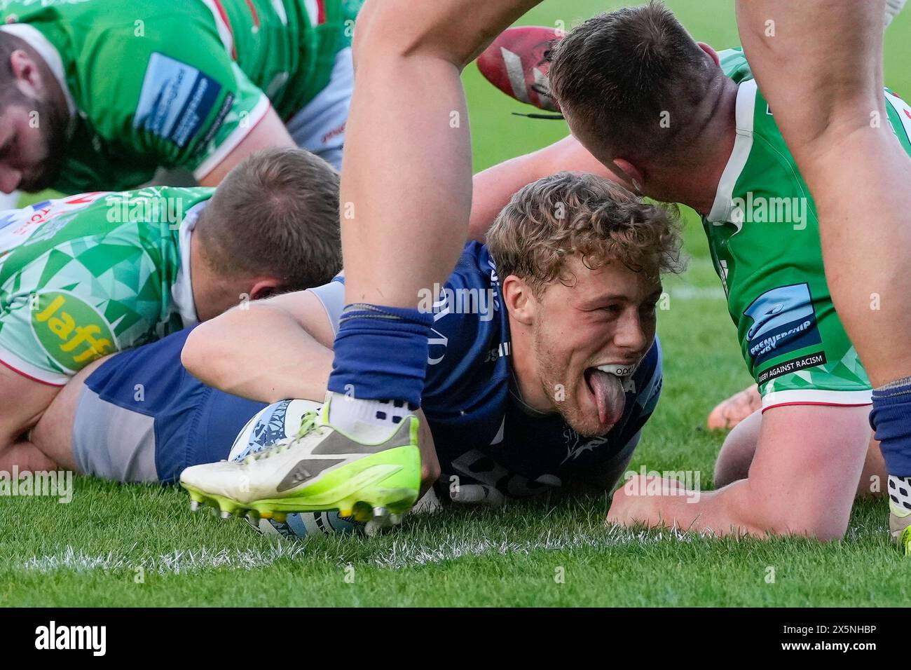 Solde Sharks Scrum-Half Gus Warr réagit après avoir marqué un essai lors du match Gallagher Premiership match Sale Sharks vs Leicester Tigers au Salford Community Stadium, Eccles, Royaume-Uni, 10 mai 2024 (photo par Steve Flynn/News images) Banque D'Images