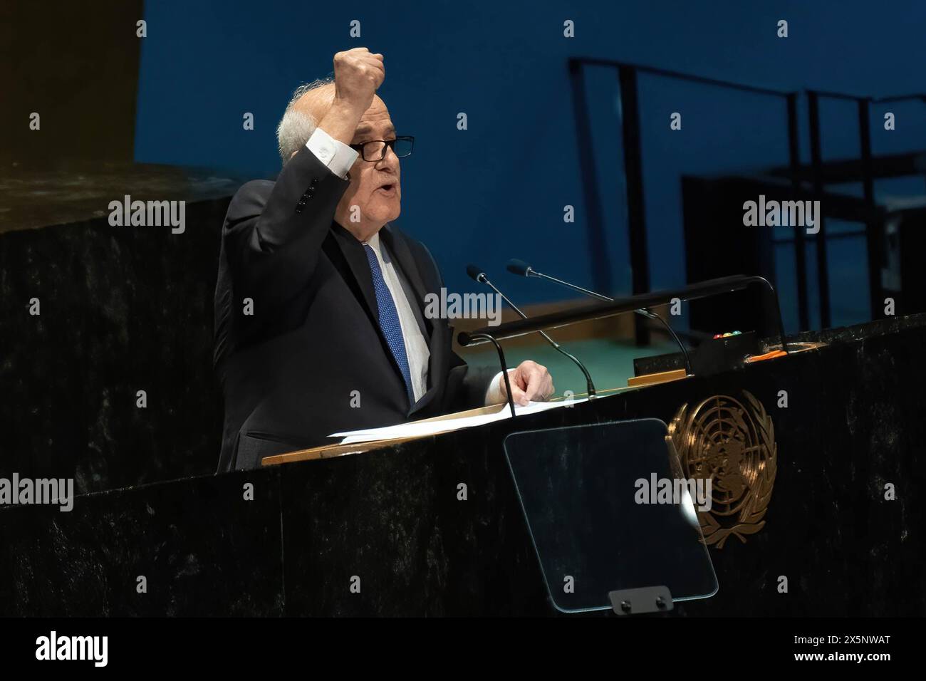 Manhattan, États-Unis. 10 mai 2024. Riyad Mansour, Ambassadeur permanent des Nations Unies, PALESTINE s'adresse à l'Assemblée générale sur l'adhésion de la Palestine aux Nations Unies au Siège de l'ONU. L'Assemblée générale des Nations Unies vote pour déterminer si l'État de Palestine est qualifié et doit être admis en tant que membre de l'ONU. Crédit : SOPA images Limited/Alamy Live News Banque D'Images