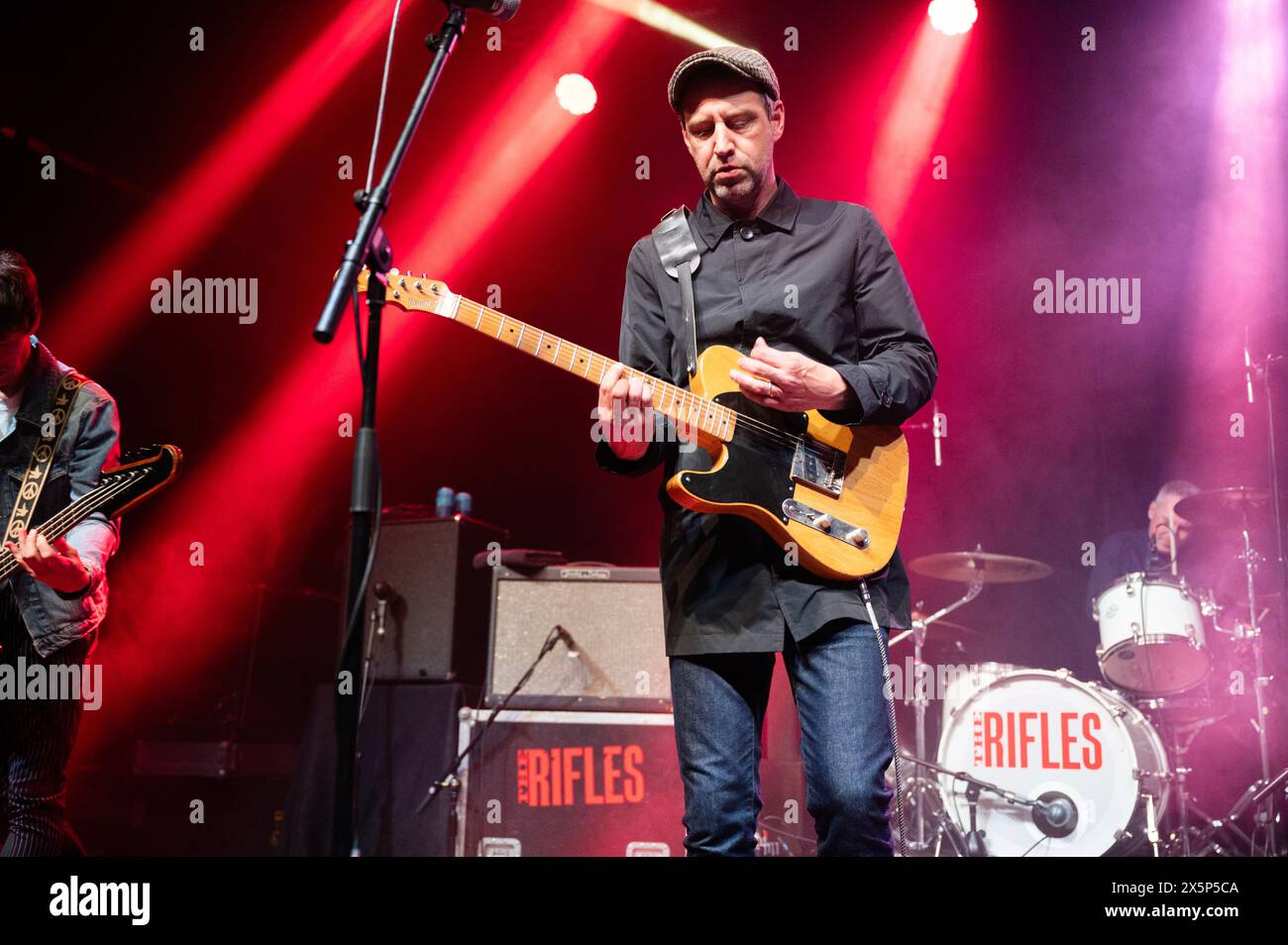 Manchester, Royaume-Uni. 10 mai 2024. Joel Stoker, Lucas Crowther, Robert Pyne, Grant Marsh et Dean Mumford du groupe The Rifles jouent à la Manchester Academy lors de leur tournée Love Your Neighbour. 2024-05-10 . Crédit : Gary Mather/Alamy Live News Banque D'Images