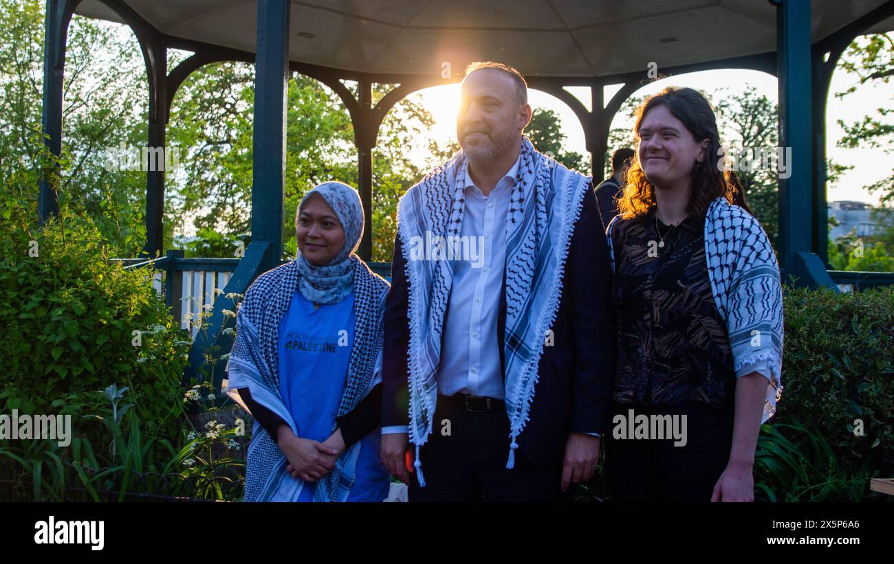 Dr Husam Zomlot Ambassadeur palestinien au Royaume-Uni participant à une Vigil pour le Dr Adnan al-Bursh qui a été tué en captivité israélienne. Banque D'Images