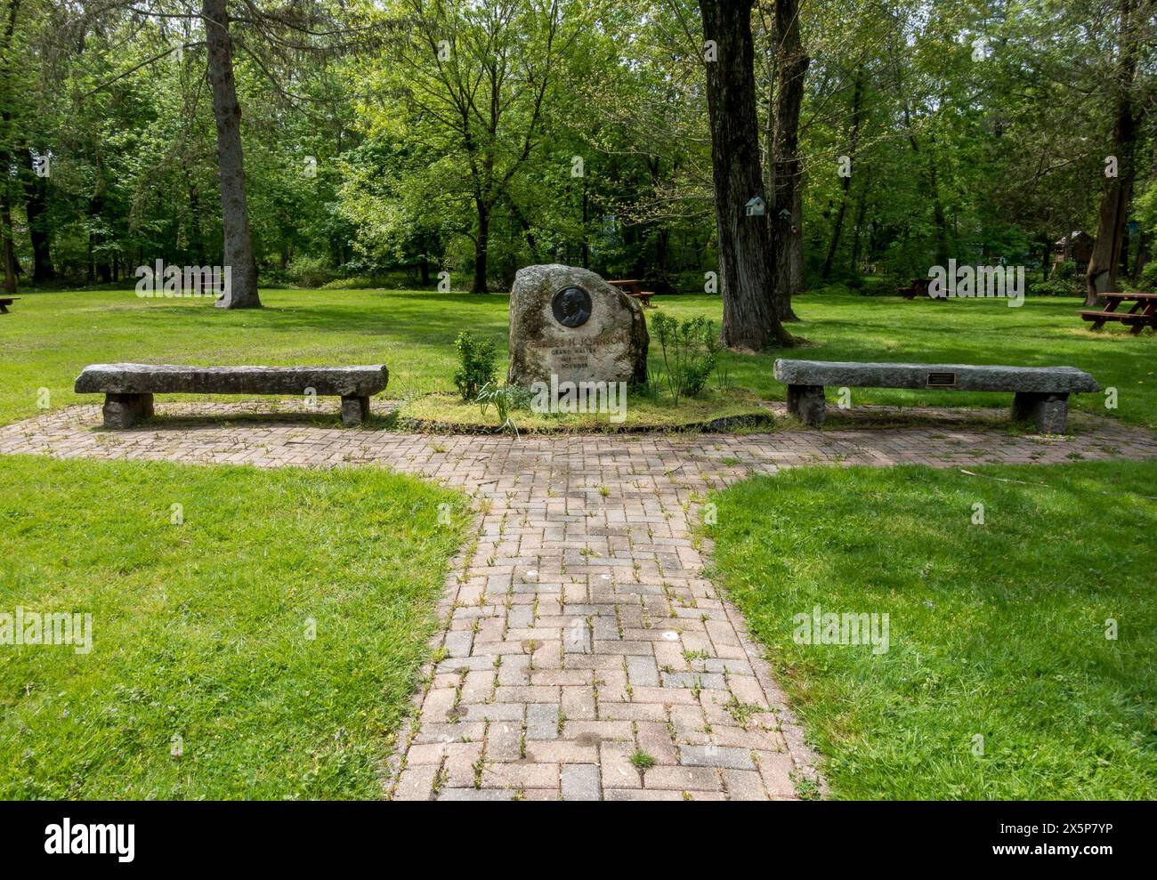 Tappan, NY – États-Unis – 6 mai 2024 Mémorial à Charles H. Johnson, Grand Maître des maçons de New York, qui a arrangé l'achat et la préservation du D. Banque D'Images