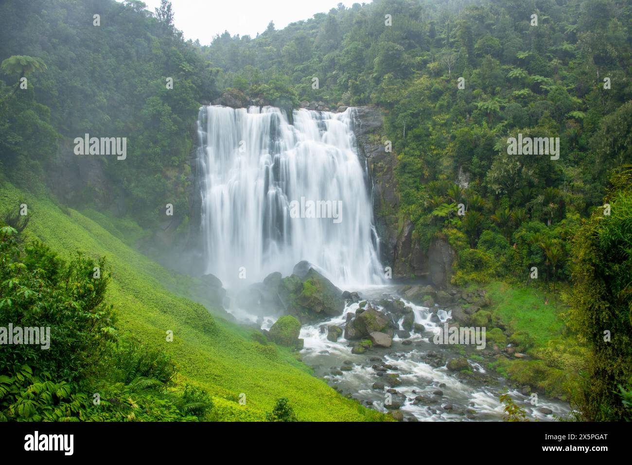 Marokopa Falls - Nouvelle-Zélande Banque D'Images