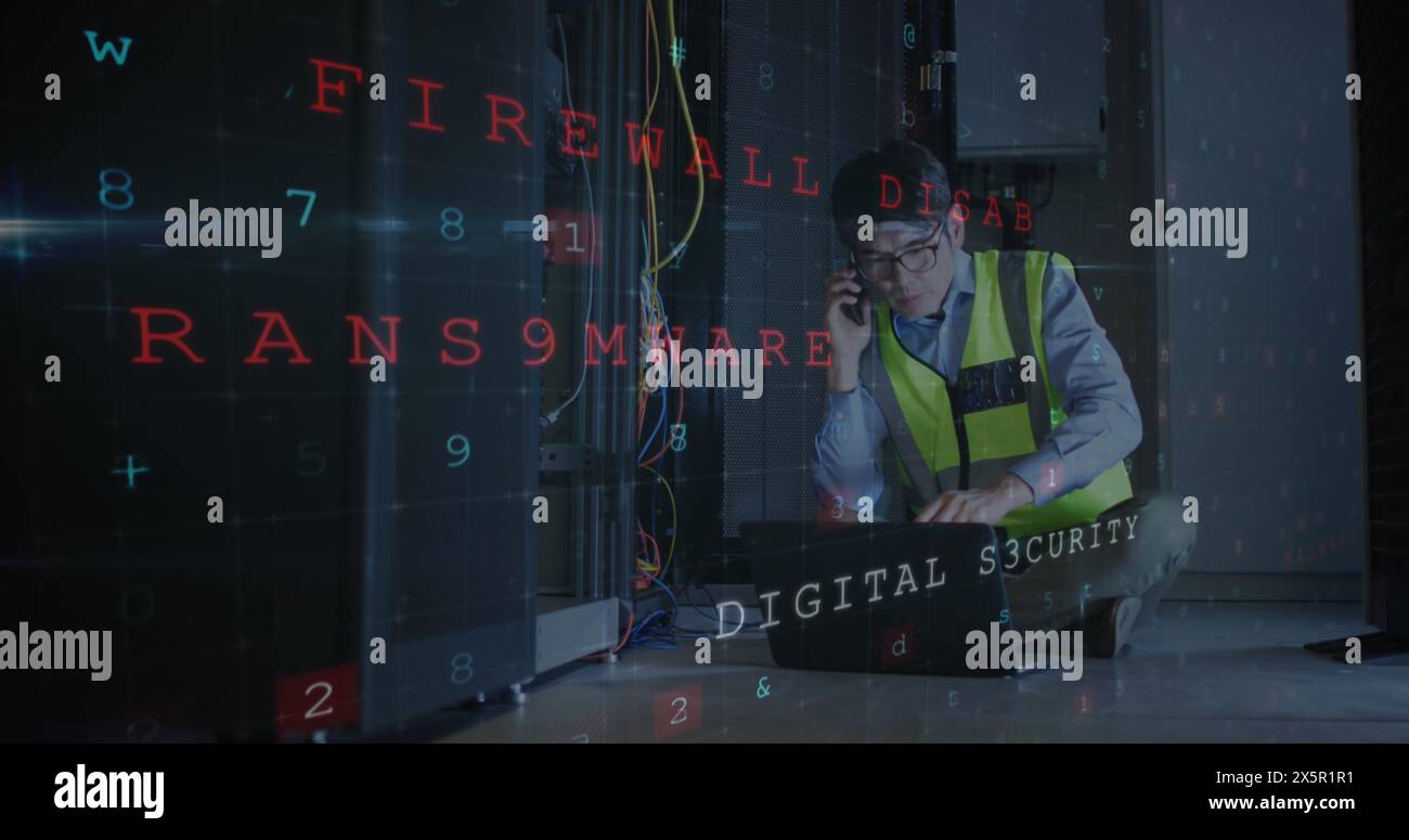 Image du traitement des données numériques et du code qr sur un employé de salle de serveurs caucasien Banque D'Images