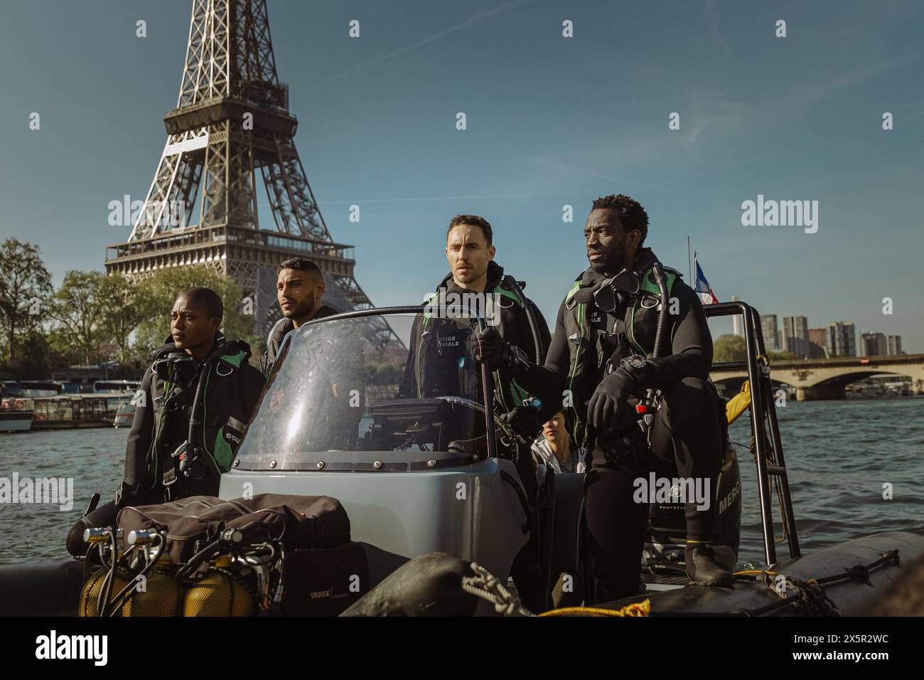 DATE DE SORTIE : 5 juin 2024. TITRE : sous Paris. STUDIO : Netflix. RÉALISATEUR : Xavier gens. INTRIGUE : Sophia, une brillante scientifique apprend qu'un grand requin nage profondément dans la rivière. EN VEDETTE : Inaki LARTIGUE dans le rôle de Juan, NASSIM LYES. (Crédit image : © Netflix/Entertainment Pictures/ZUMAPRESS.com) USAGE ÉDITORIAL SEULEMENT ! Non destiné à UN USAGE commercial ! Banque D'Images