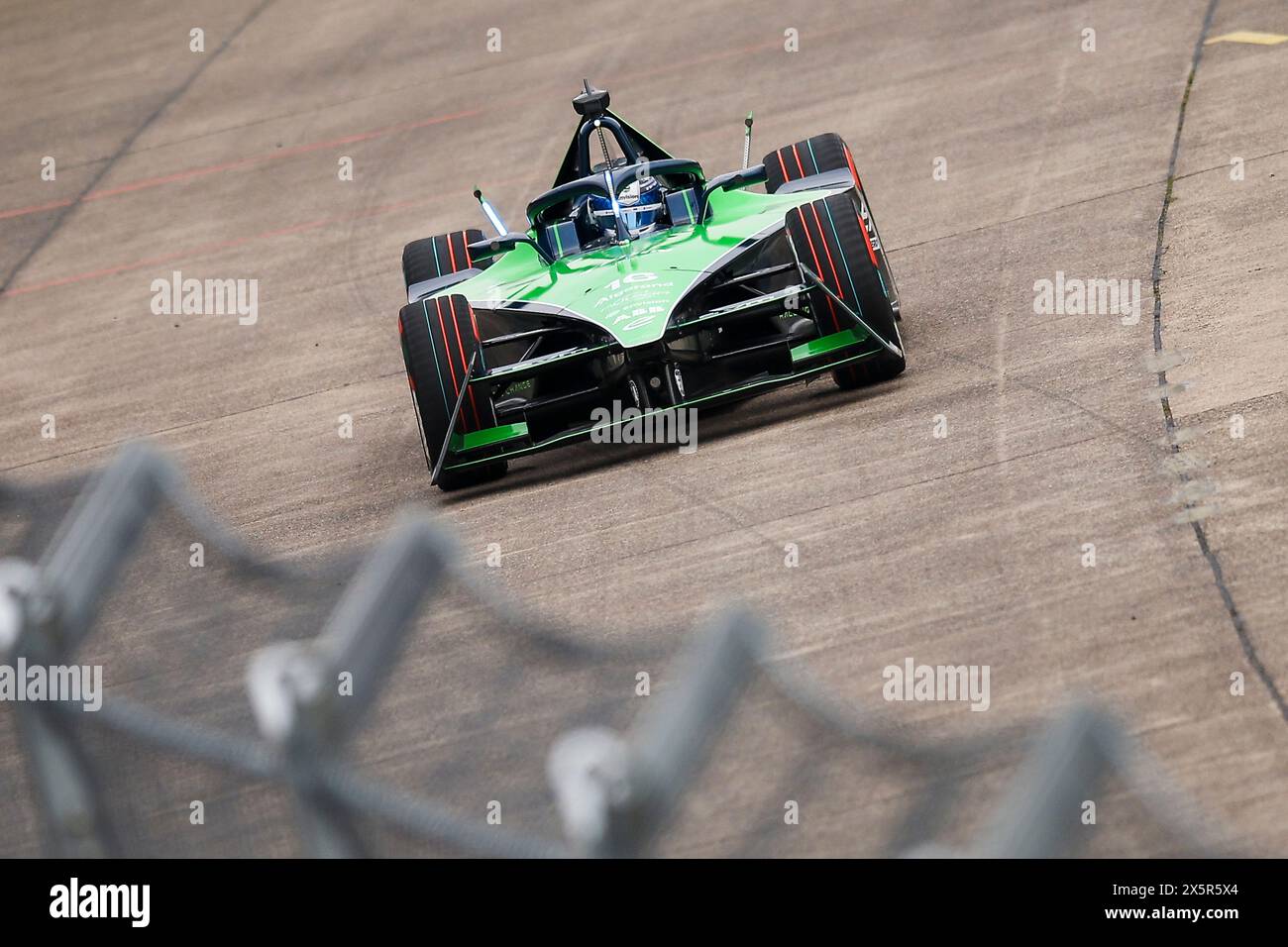 Berlin, Allemagne. 11 mai 2024. 16 ERIKSSON Joel (swe), Envision Racing, Jaguar I-type 6, action lors de l'ePrix de Berlin 2024, 7ème rencontre du Championnat du monde ABB FIA Formula E 2023-24, sur le circuit de Tempelhof Airport Street du 10 au 12 mai 2024 à Berlin, Allemagne - photo Eric Alonso / DPPI crédit: DPPI Media/Alamy Live News Banque D'Images