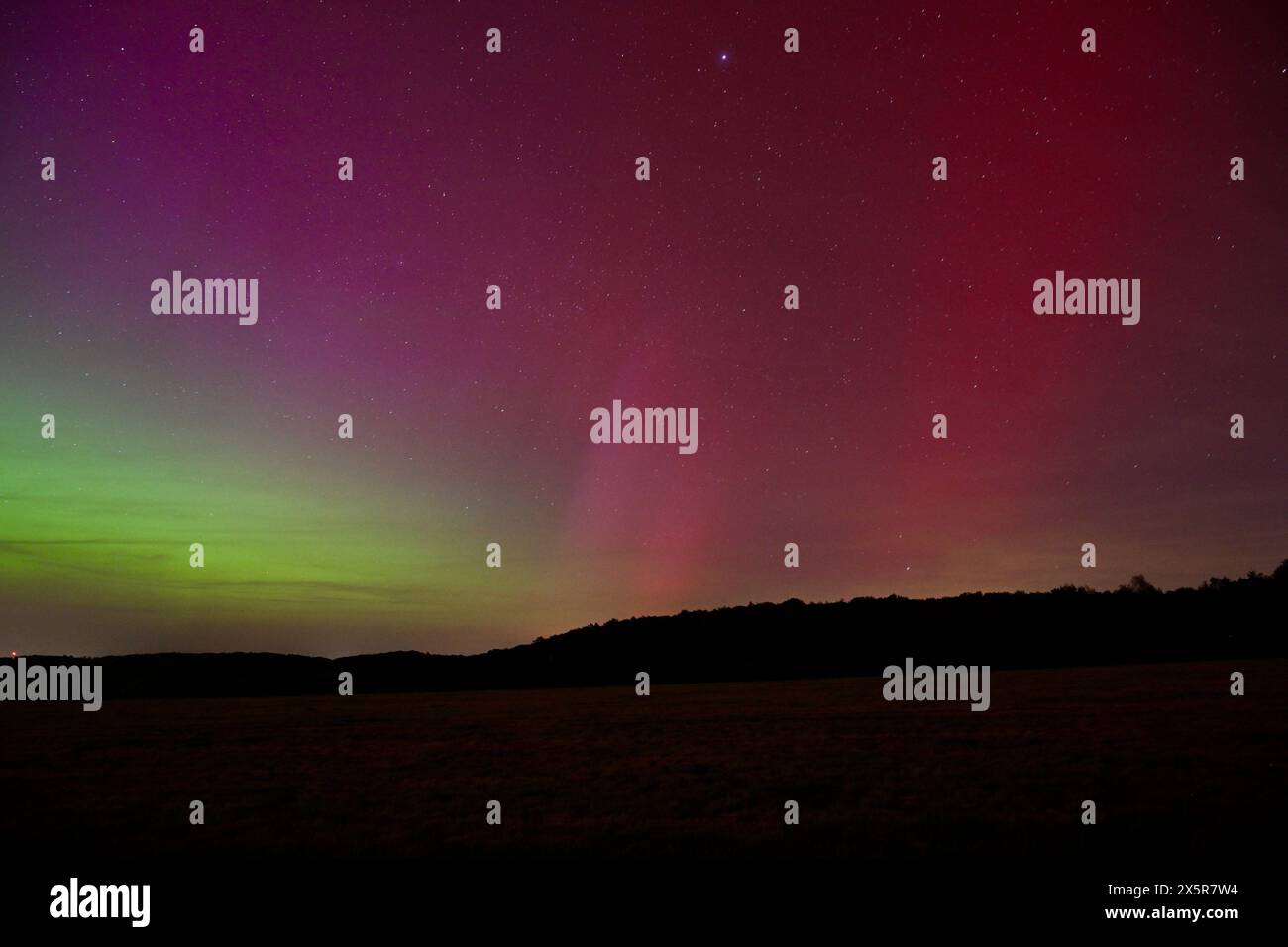 11.05.2024, xjrdrx, nouvelles Vermischtes, Polarlichter erscheinen über dem Saarland in Losheim am See v.l. Losheim am See *** 11 05 2024, xjrdrx, nouvelles divers, aurores boréales apparaissent au-dessus de la Sarre à Losheim am See v l Losheim am See Banque D'Images