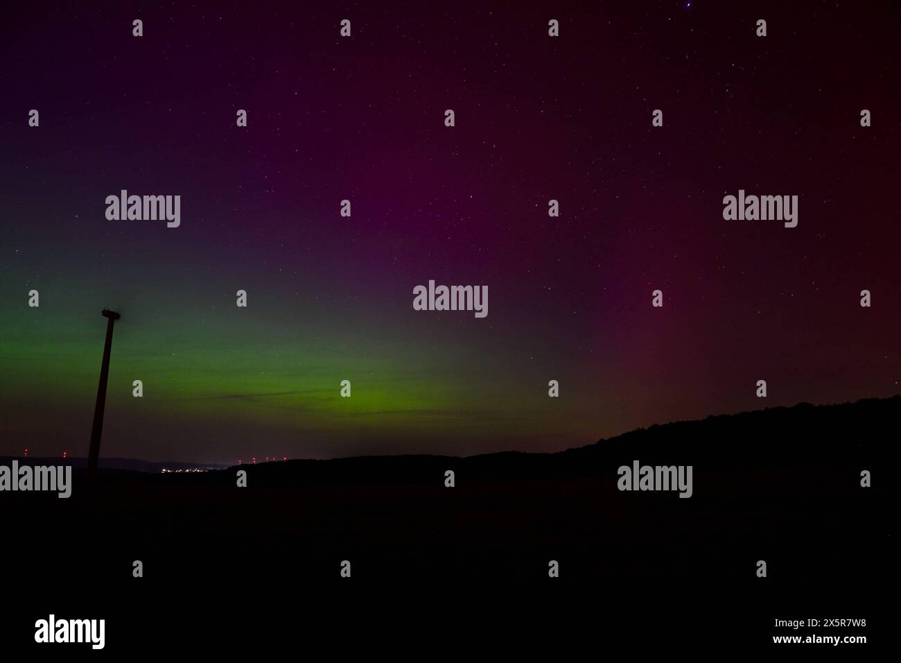 11.05.2024, xjrdrx, nouvelles Vermischtes, Polarlichter erscheinen über dem Saarland in Losheim am See v.l. Losheim am See *** 11 05 2024, xjrdrx, nouvelles divers, aurores boréales apparaissent au-dessus de la Sarre à Losheim am See v l Losheim am See Banque D'Images