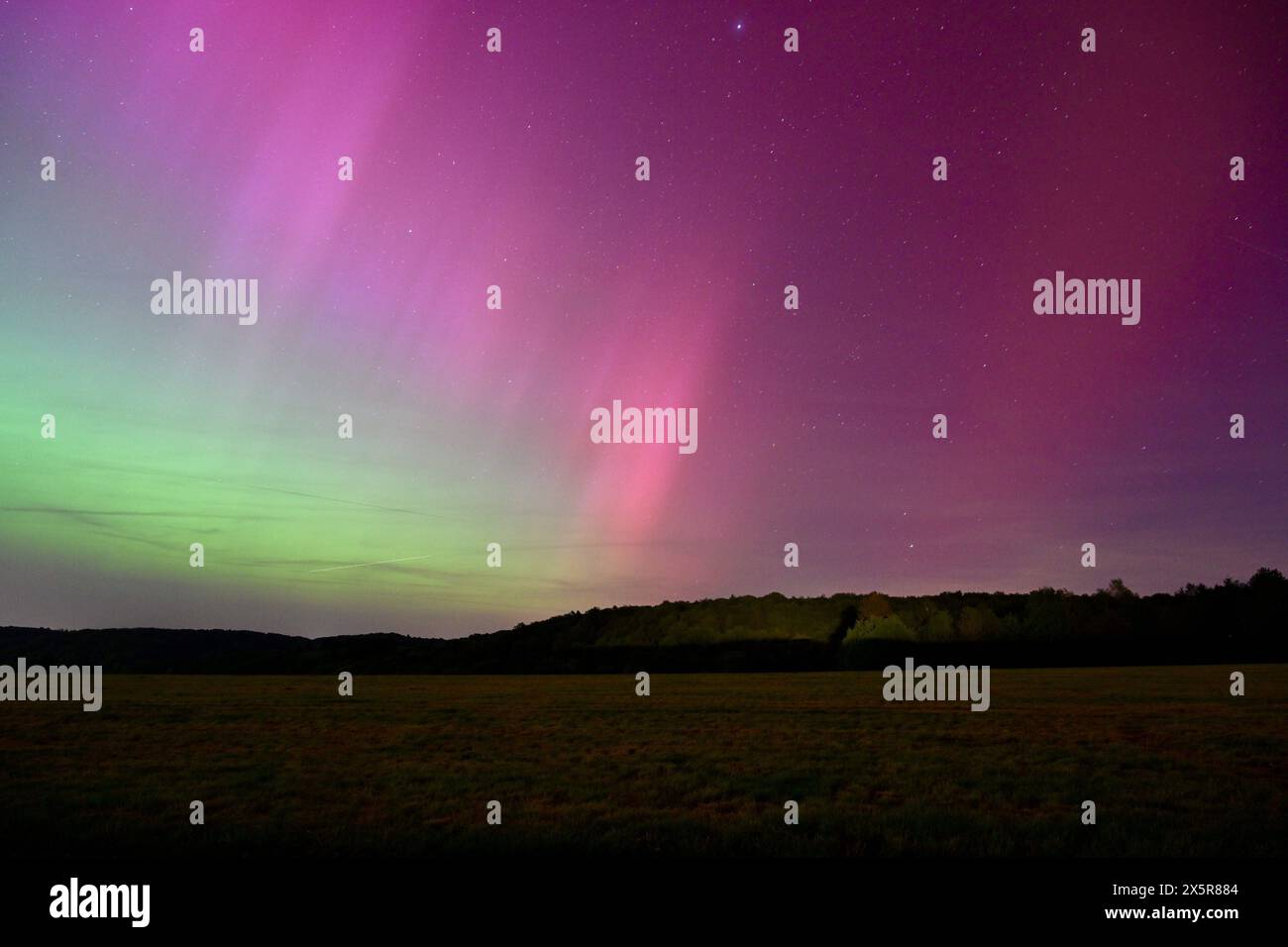 11.05.2024, xjrdrx, nouvelles Vermischtes, Polarlichter erscheinen über dem Saarland in Losheim am See v.l. Losheim am See *** 11 05 2024, xjrdrx, nouvelles divers, aurores boréales apparaissent au-dessus de la Sarre à Losheim am See v l Losheim am See Banque D'Images