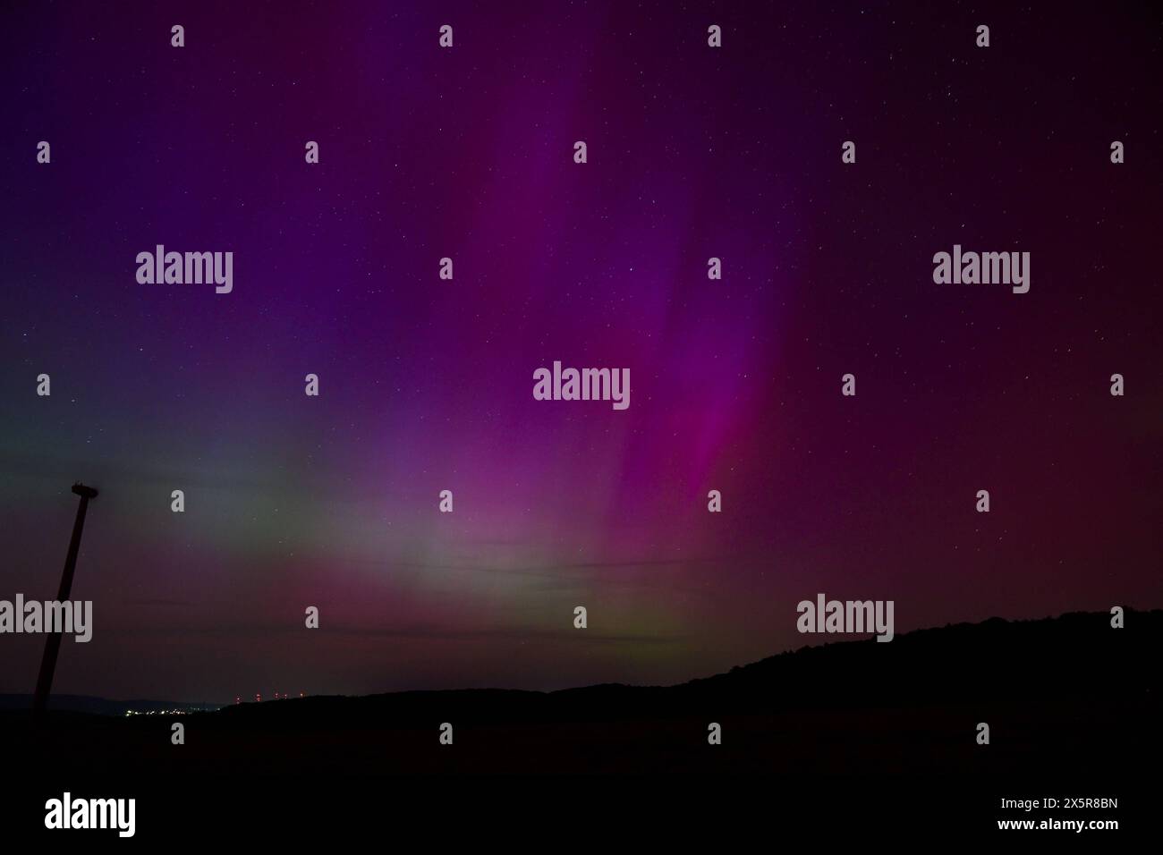 11.05.2024, xjrdrx, nouvelles Vermischtes, Polarlichter erscheinen über dem Saarland in Losheim am See v.l. Losheim am See *** 11 05 2024, xjrdrx, nouvelles divers, aurores boréales apparaissent au-dessus de la Sarre à Losheim am See v l Losheim am See Banque D'Images