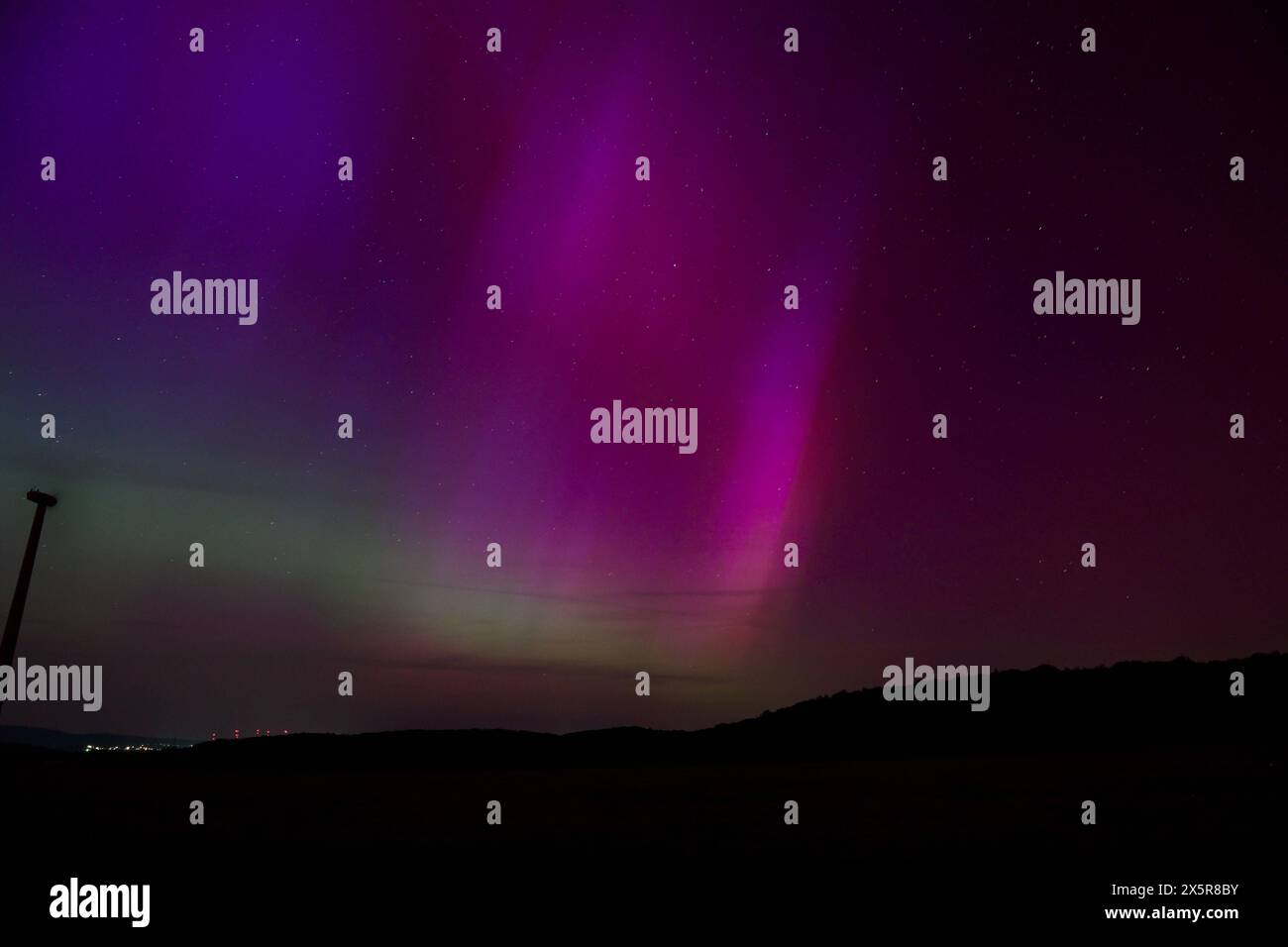 11.05.2024, xjrdrx, nouvelles Vermischtes, Polarlichter erscheinen über dem Saarland in Losheim am See v.l. Losheim am See *** 11 05 2024, xjrdrx, nouvelles divers, aurores boréales apparaissent au-dessus de la Sarre à Losheim am See v l Losheim am See Banque D'Images