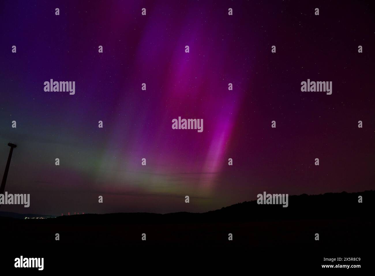 11.05.2024, xjrdrx, nouvelles Vermischtes, Polarlichter erscheinen über dem Saarland in Losheim am See v.l. Losheim am See *** 11 05 2024, xjrdrx, nouvelles divers, aurores boréales apparaissent au-dessus de la Sarre à Losheim am See v l Losheim am See Banque D'Images