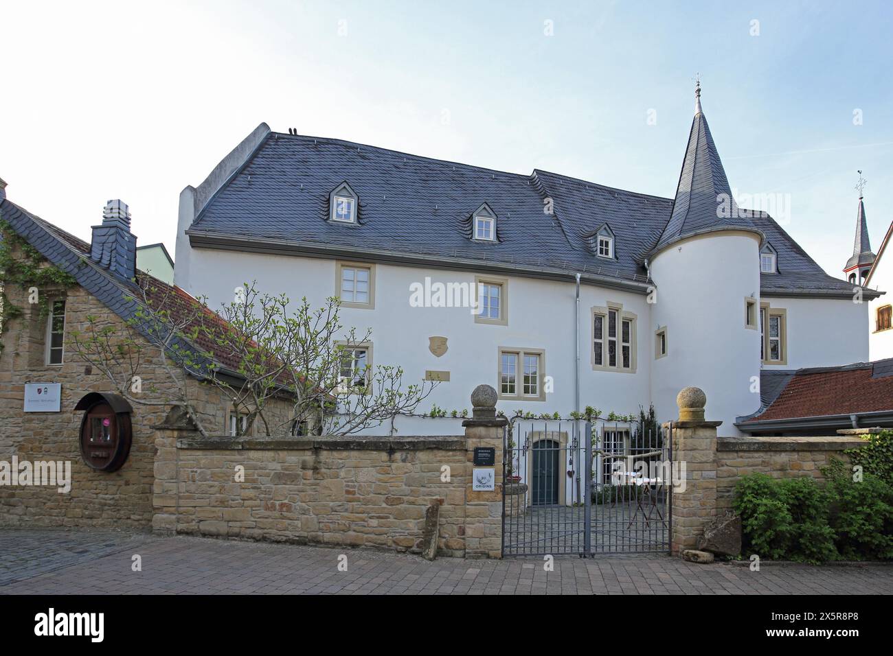 Historique Boos von Waldeckscher Hof, distillerie et magasin de vin, Meisenheim, Rhénanie-Palatinat, Allemagne Banque D'Images