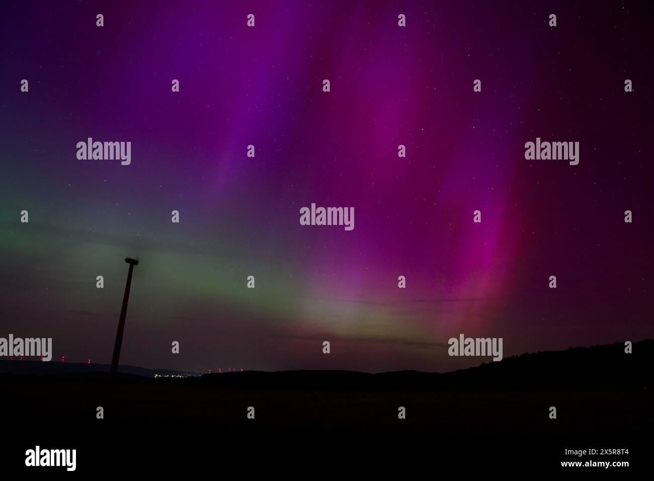 11.05.2024, xjrdrx, nouvelles Vermischtes, Polarlichter erscheinen über dem Saarland in Losheim am See v.l. Losheim am See *** 11 05 2024, xjrdrx, nouvelles divers, aurores boréales apparaissent au-dessus de la Sarre à Losheim am See v l Losheim am See Banque D'Images