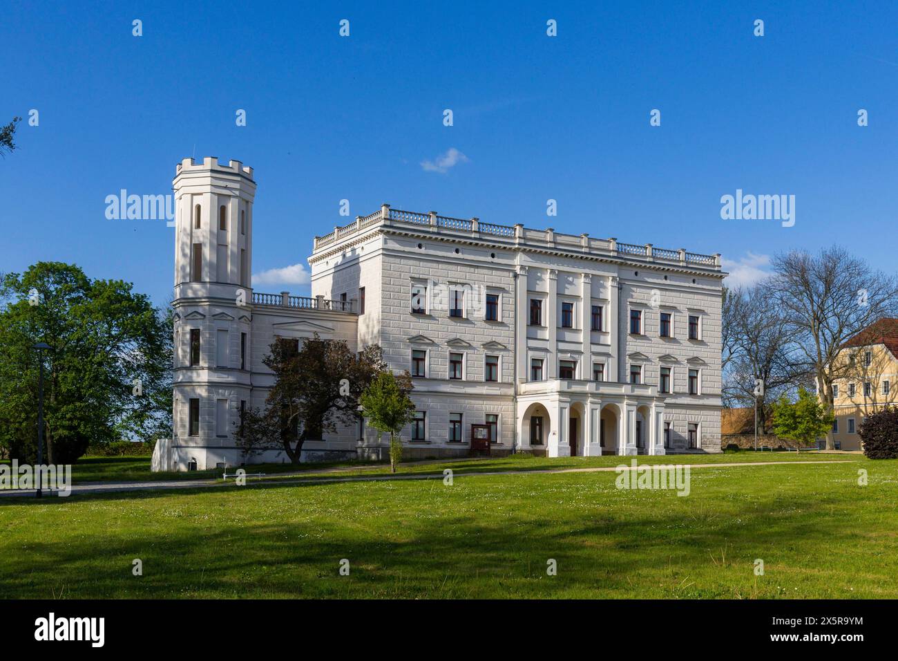 Le château de Krobnitz dans le district de Goerlitz était la maison de retraite du ministre prussien de la Guerre et de la Marine Albrecht Graf von Roon. Suivant Banque D'Images