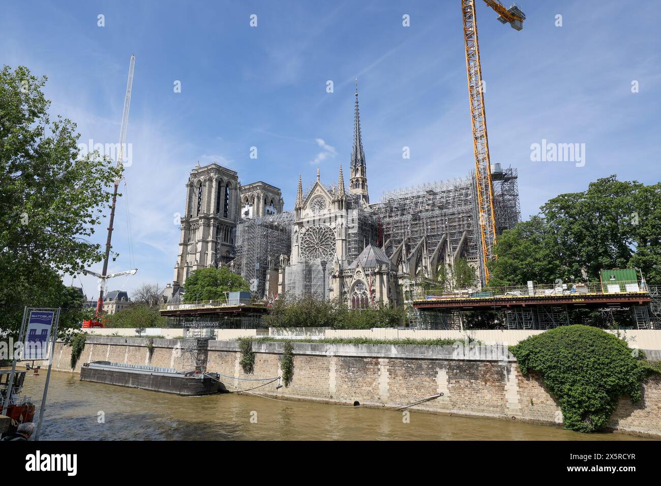 France. 10 mai 2024. © PHOTOPQR/VOIX DU NORD/Thierry Thorel ; 10/05/2024 ; Paris, le 10 mai 2024 - le chantier de notre Dame de Paris se poursuit, Alors que la date de réouverture du 8 décembre est toujours d'actualite, le chœur commence a retour forme - photo : Thierry Thorel/la voix du Nord Paris, le 10 mai 2024 - la capitale de la France accueillera les Jeux Olympiques et Paralympiques. Les préparatifs sont dans la foulée et les Jeux Olympiques sont partout crédit : MAXPPP/Alamy Live News Banque D'Images