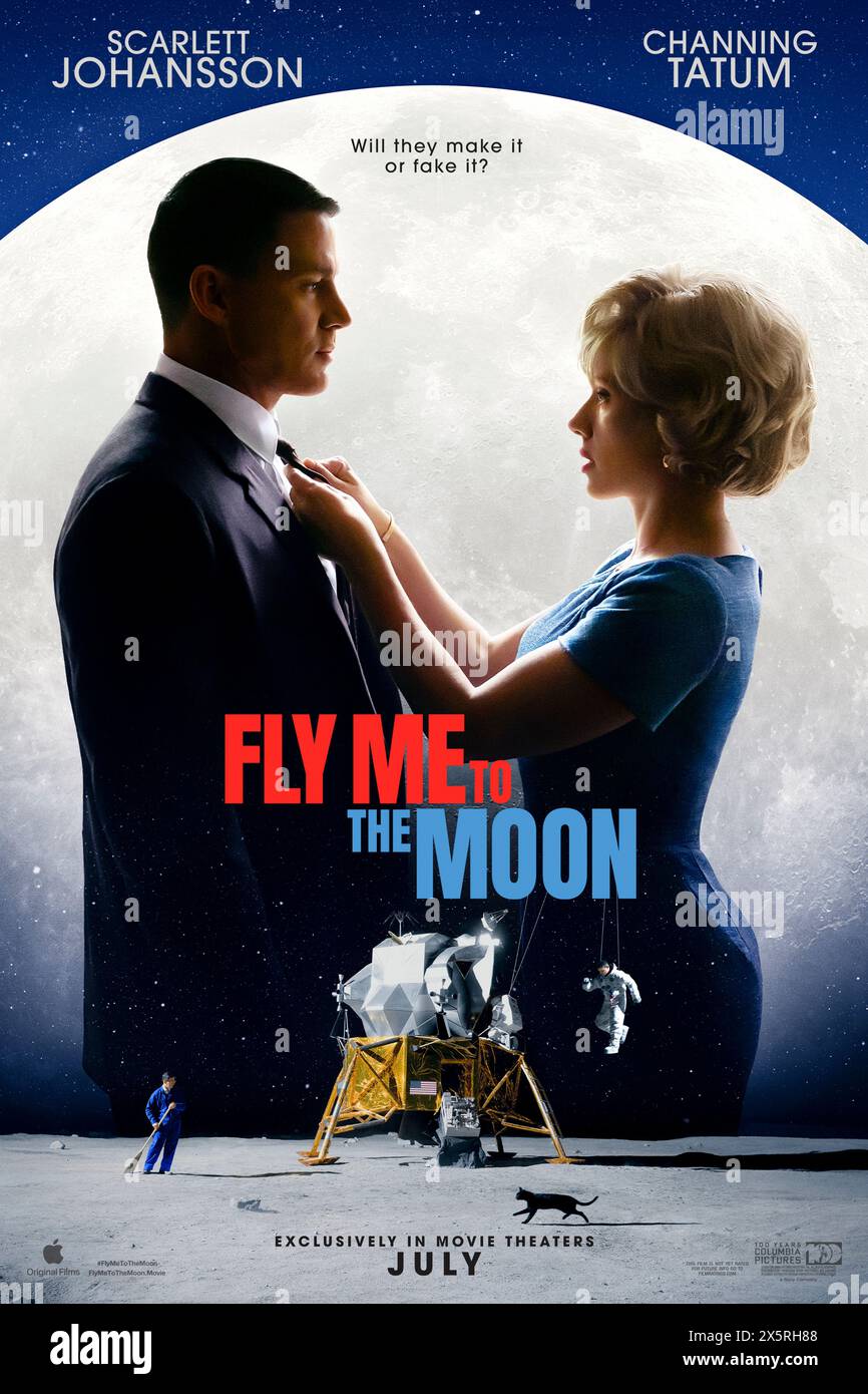 Fly me to the Moon (2024) réalisé par Greg Berlanti et mettant en vedette Scarlett Johansson, Channing Tatum et Woody Harrelson. Kelly Jones, spécialiste du marketing, fait des ravages sur la tâche déjà difficile du directeur du lancement, Cole Davis. Lorsque la Maison Blanche juge la mission trop importante pour échouer, Jones est invité à mettre en place un faux atterrissage sur la lune en guise de secours. Affiche US Advance.***USAGE ÉDITORIAL SEULEMENT*** crédit : BFA / Columbia Pictures Banque D'Images