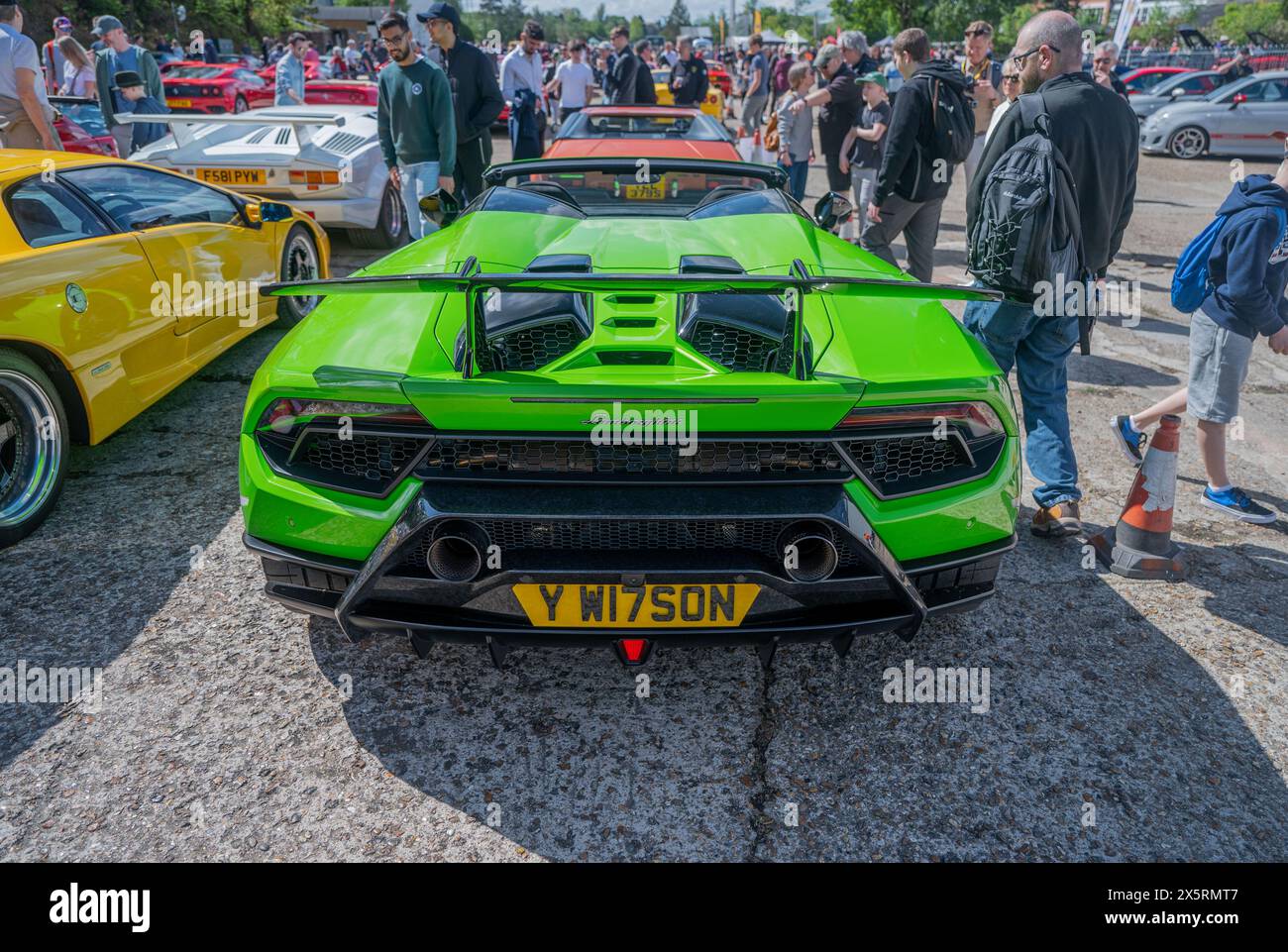 Salon automobile italien au musée Brooklands dans le Surrey Royaume-Uni. Ferrari, Lamborghini, Alfa Romeo, Lancia, Maserati, voitures Fiat exposées sur le circuit historique Banque D'Images