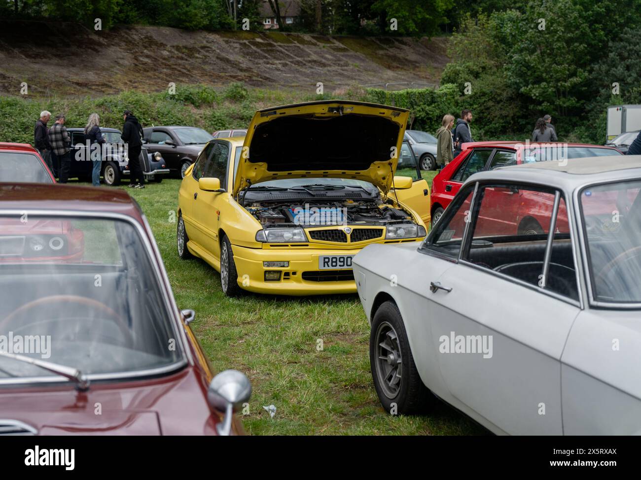 Salon automobile italien au musée Brooklands dans le Surrey Royaume-Uni. Ferrari, Lamborghini, Alfa Romeo, Lancia, Maserati, voitures Fiat exposées sur le circuit historique Banque D'Images