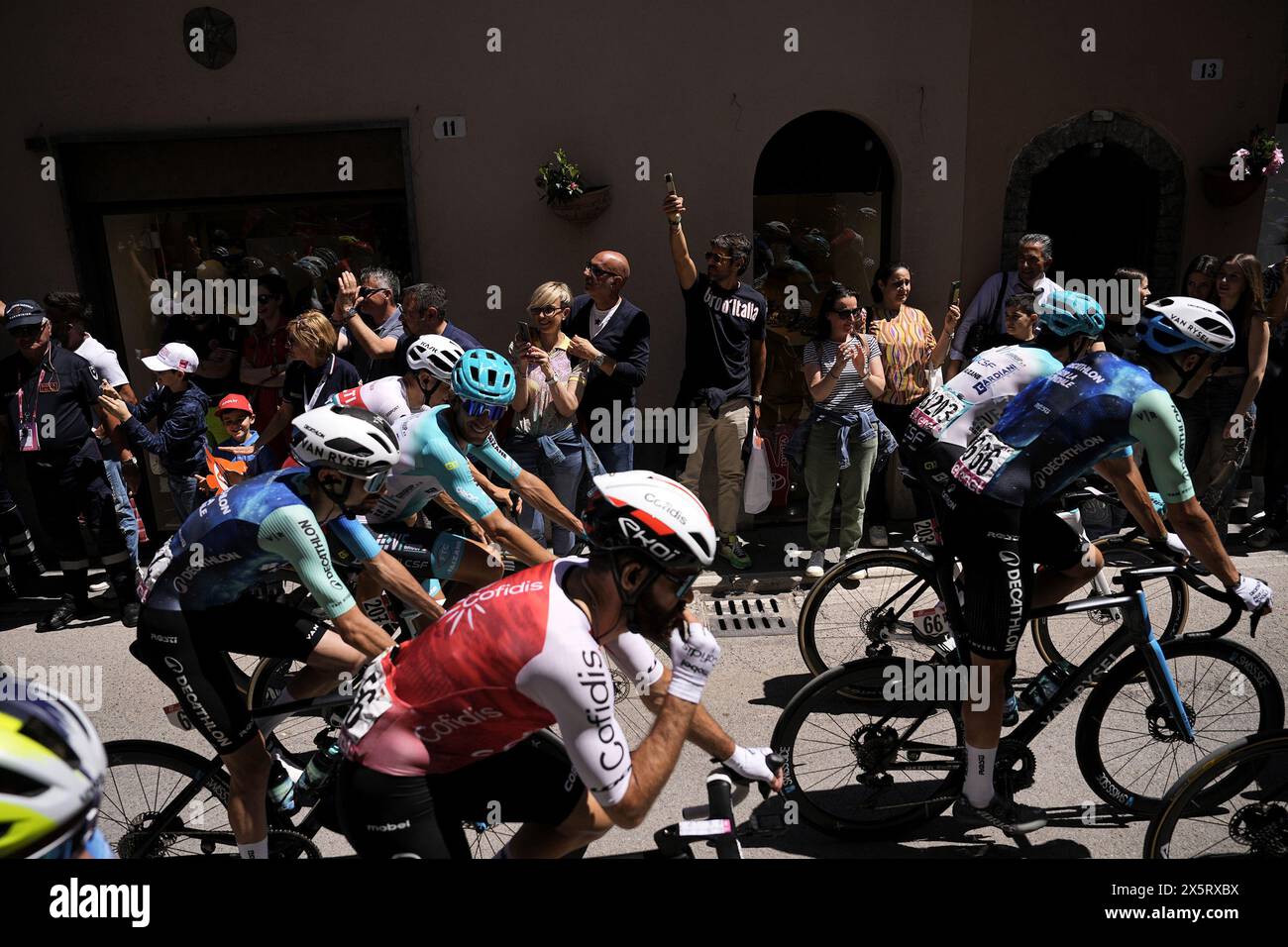 Spoleto, Italie. 11 mai 2024. Le départ de l'étape 8 du Giro d'Italia de Spoleto à Prati di Tivo, 11 mai 2024 Italie. (Photo de Marco Alpozzi/LaPresse) crédit : LaPresse/Alamy Live News Banque D'Images