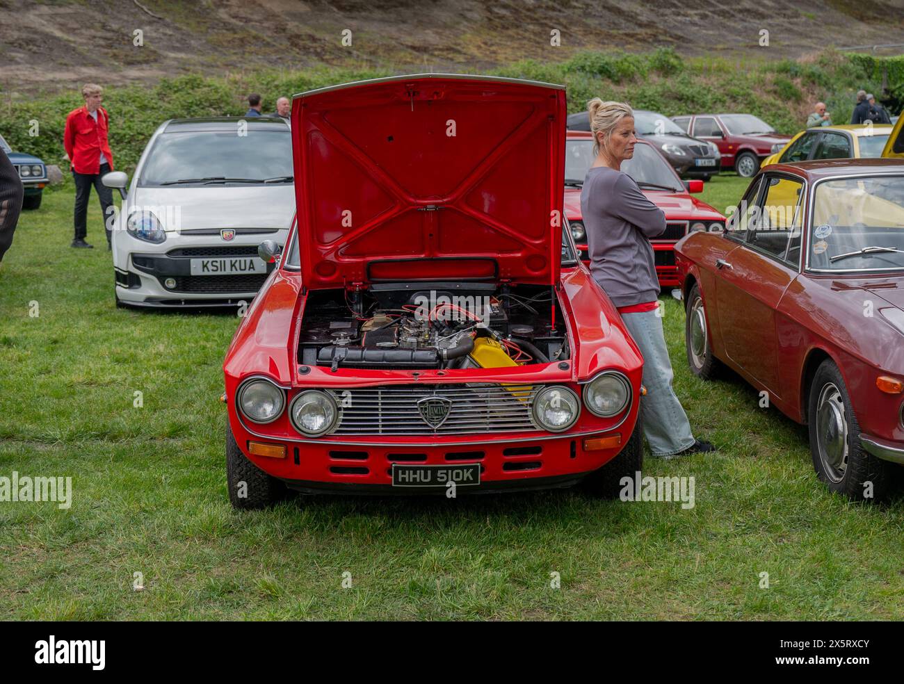 Salon automobile italien au musée Brooklands dans le Surrey Royaume-Uni. Ferrari, Lamborghini, Alfa Romeo, Lancia, Maserati, voitures Fiat exposées sur le circuit historique Banque D'Images