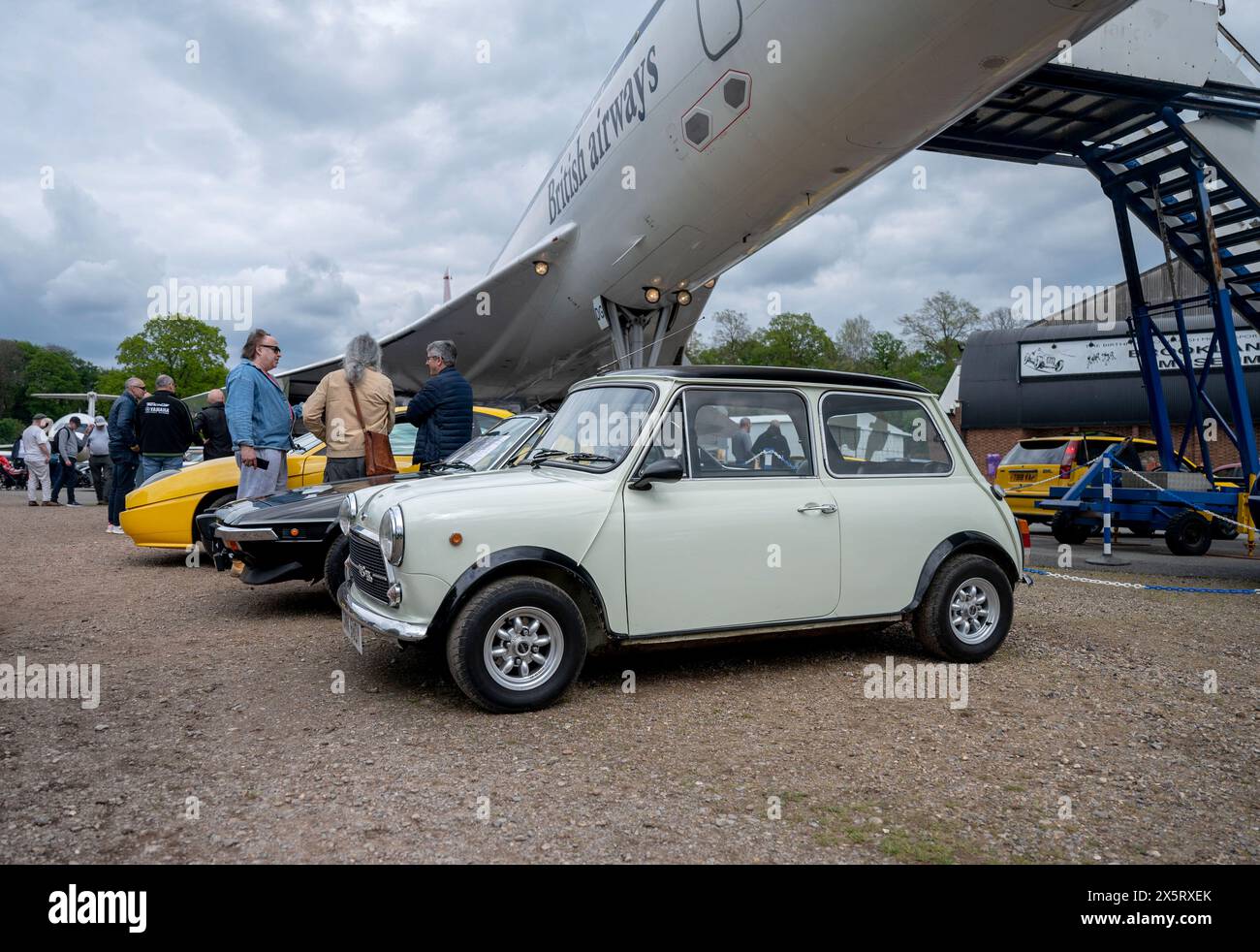 Salon automobile italien au musée Brooklands dans le Surrey Royaume-Uni. Ferrari, Lamborghini, Alfa Romeo, Lancia, Maserati, voitures Fiat exposées sur le circuit historique Banque D'Images