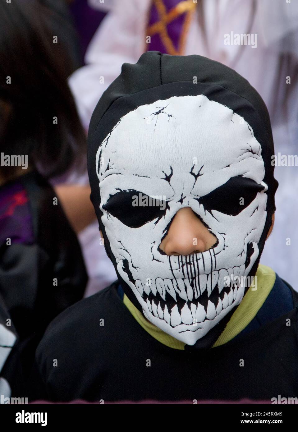 Oaxaca, Mexique, Amérique du Nord. Célébrations du jour des morts. Enfants en défilé, procession, 'Comparsa', à la mémoire des morts. Banque D'Images