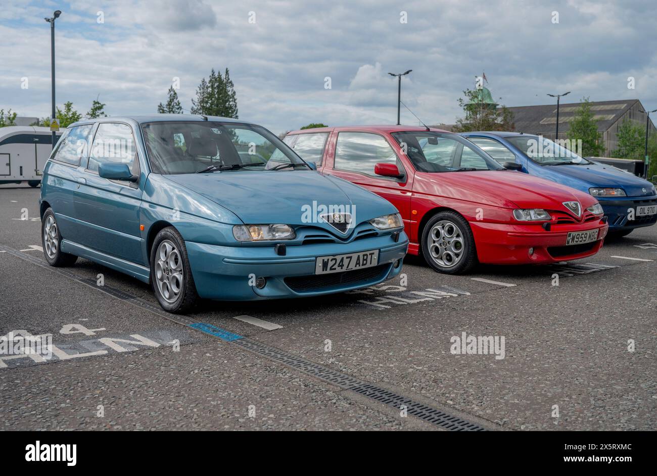 Salon automobile italien au musée Brooklands dans le Surrey Royaume-Uni. Ferrari, Lamborghini, Alfa Romeo, Lancia, Maserati, voitures Fiat exposées sur le circuit historique Banque D'Images