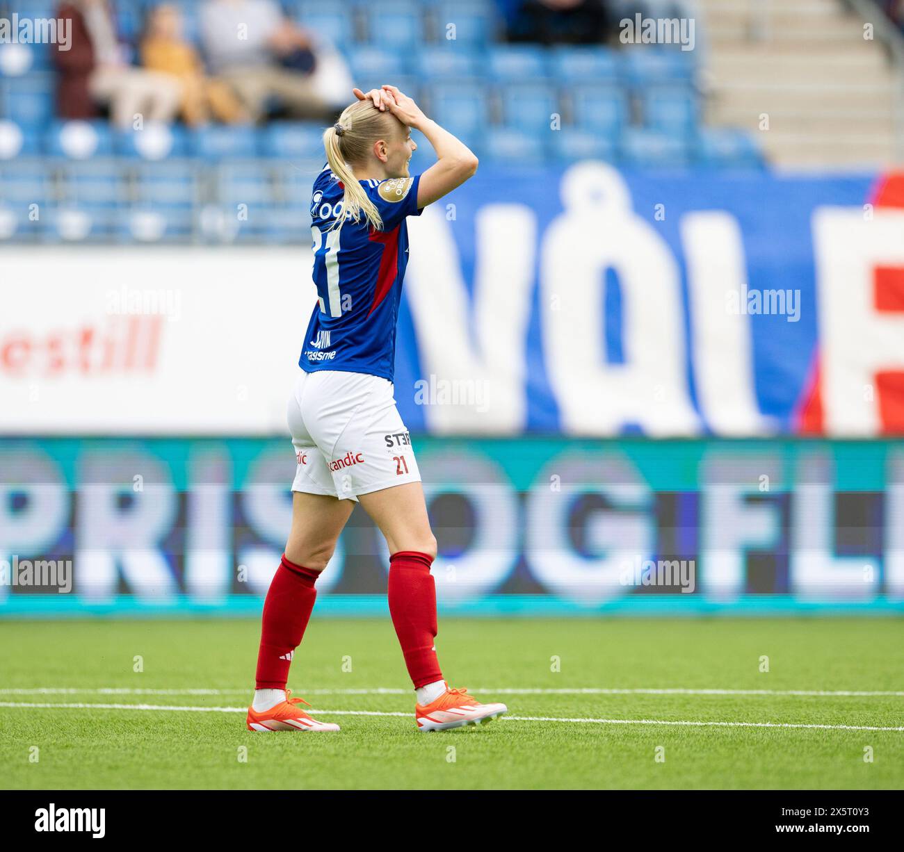 Oslo, Norvège. 10 mai 2024. Oslo, Norvège, le 10 mai 2024 : Karina Saevik (21 Valerenga) semble abattue lors du match de football de la Ligue Toppserien entre Valerenga et LSK à Intility Arena à Oslo, Norvège (Ane Frosaker/SPP) crédit : SPP Sport Press photo. /Alamy Live News Banque D'Images